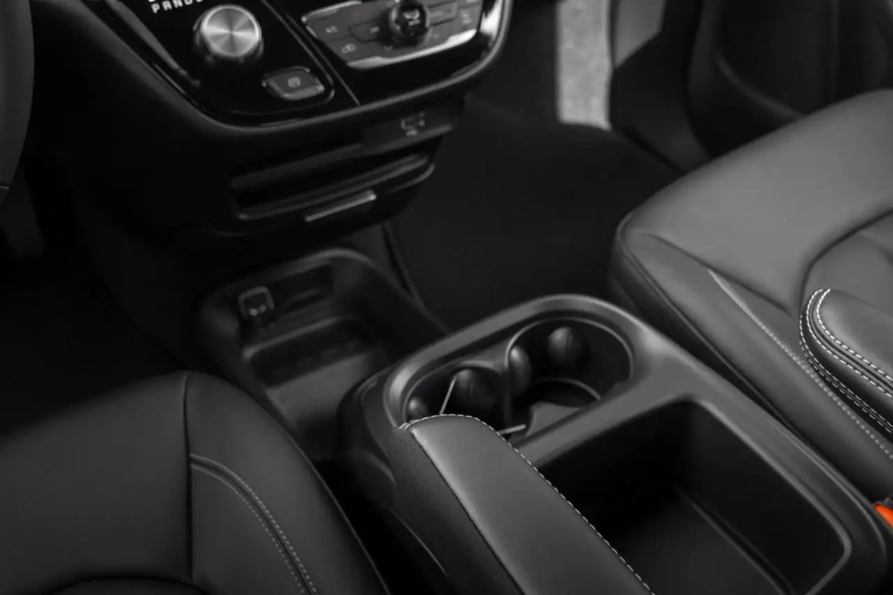 Chrysler Grand Caravan снимка Chrysler Grand Caravan