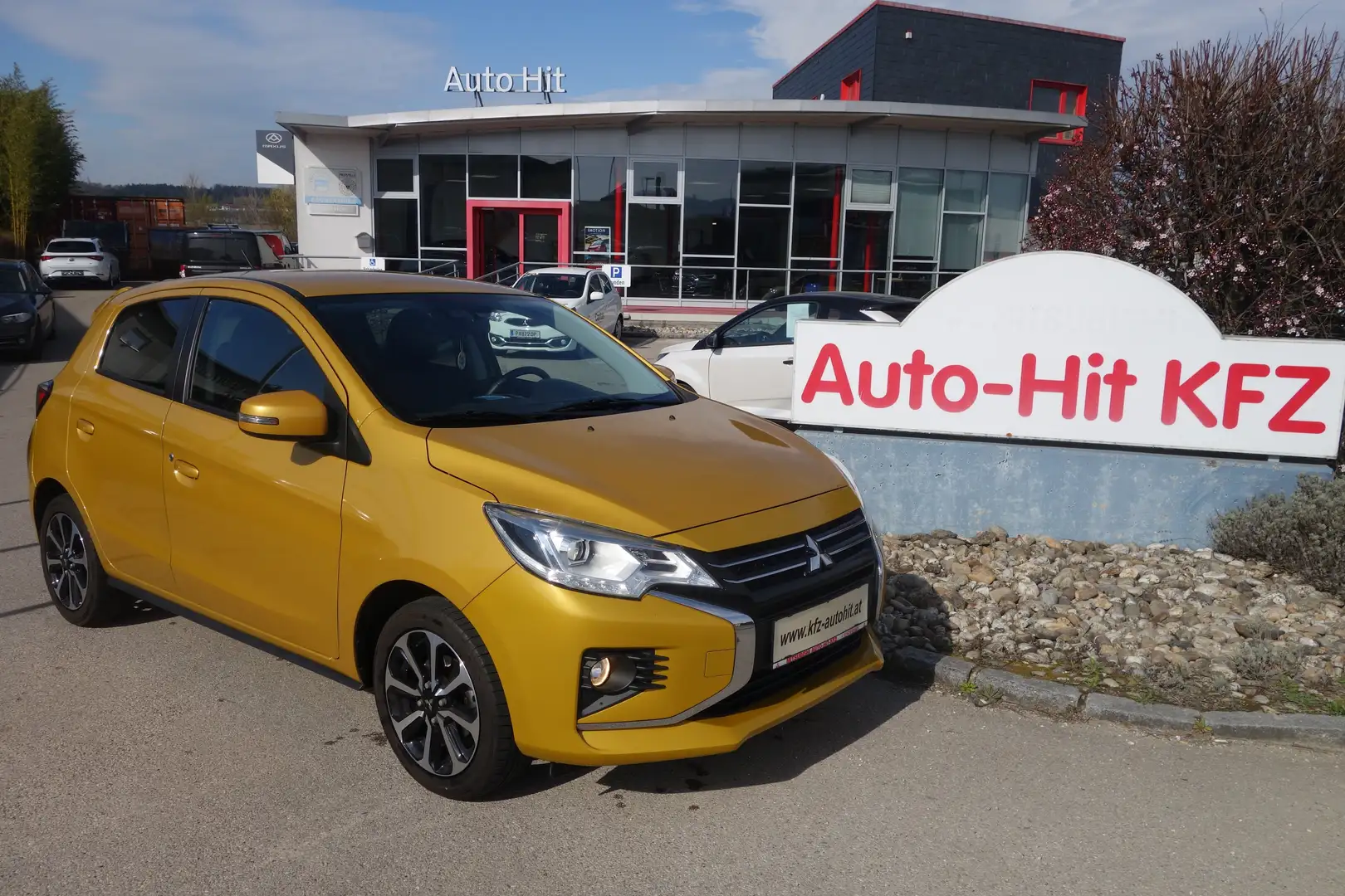 Mitsubishi Space Star 1,2 MIVEC Diamond*Voll-LED/Kamera/Klimaautomatik* Gelb - 1