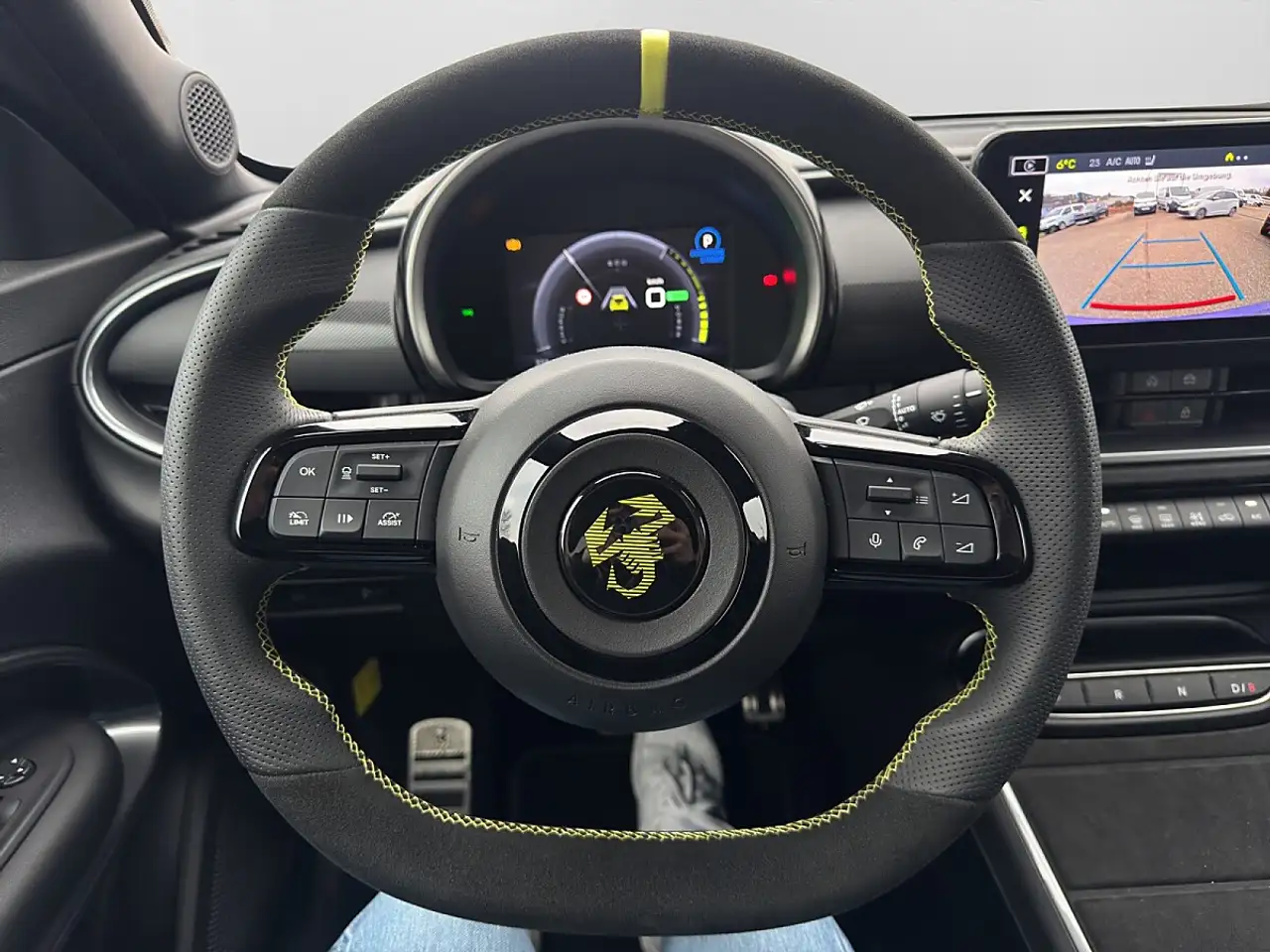 Abarth 600e 2025 — фото 11