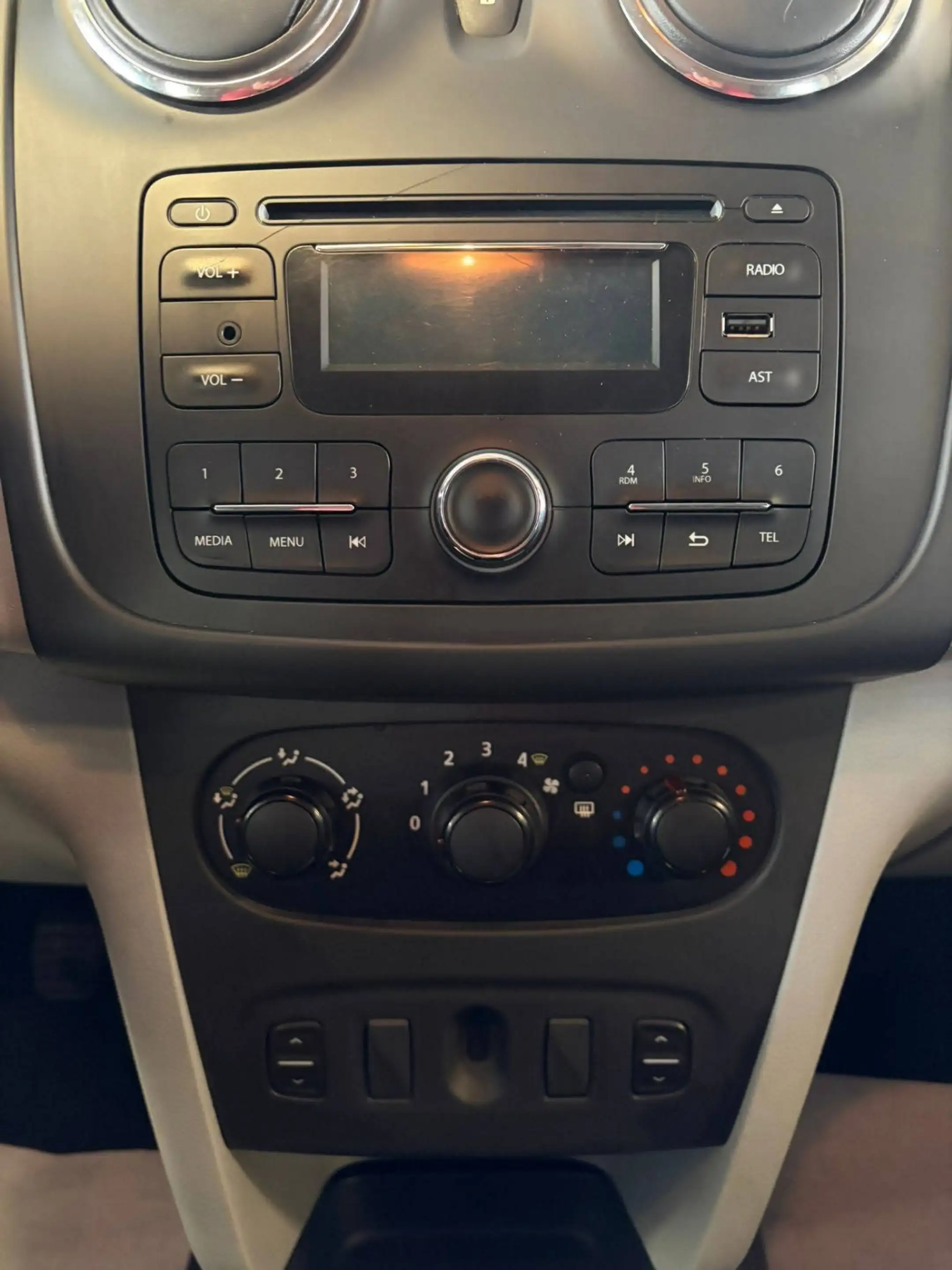 Dacia Logan GARANTIE/BELLE ETAT/DISPONIBLE DIRECTEMENT — photo 10