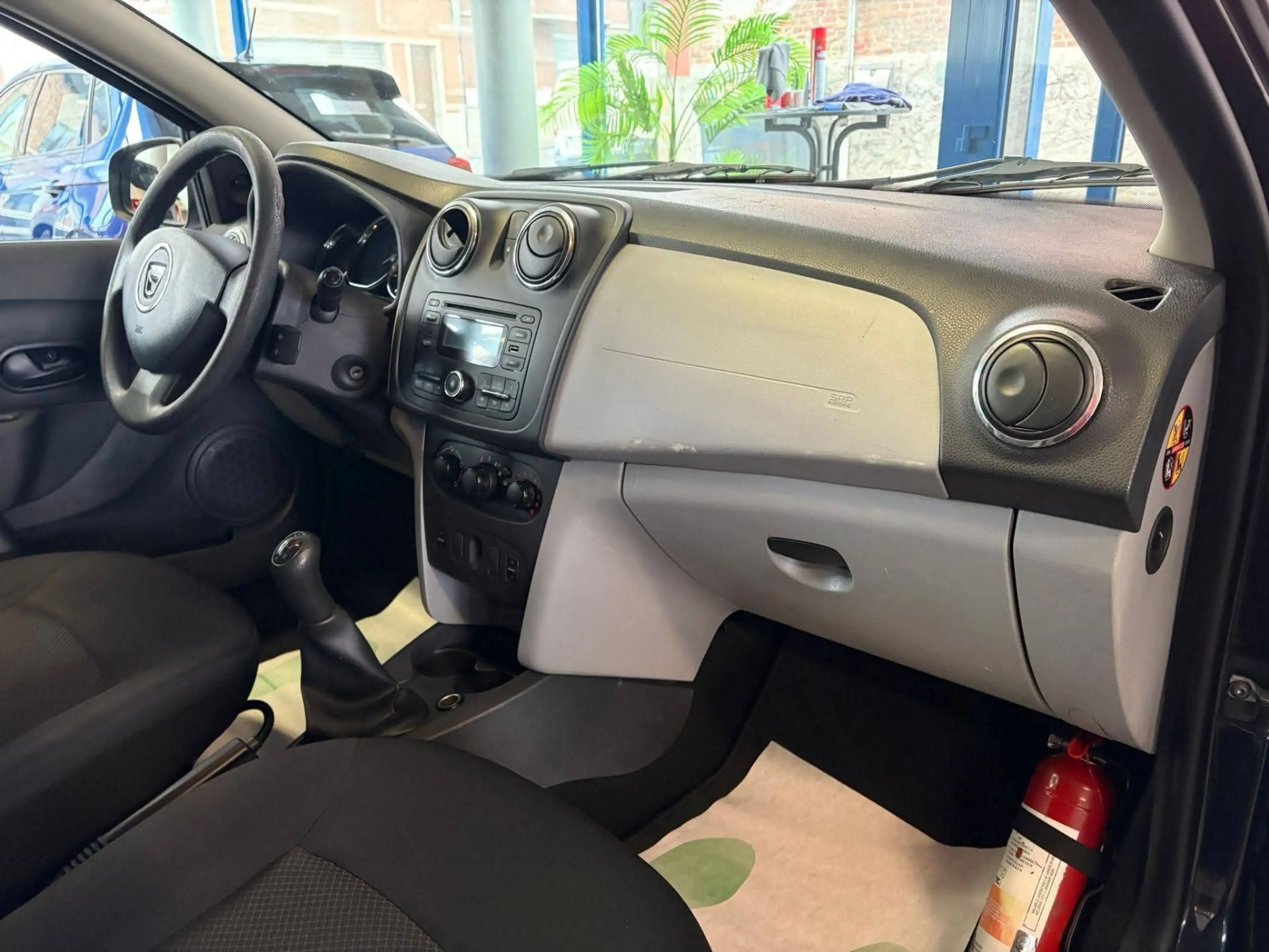 Dacia Logan GARANTIE/BELLE ETAT/DISPONIBLE DIRECTEMENT — photo 6