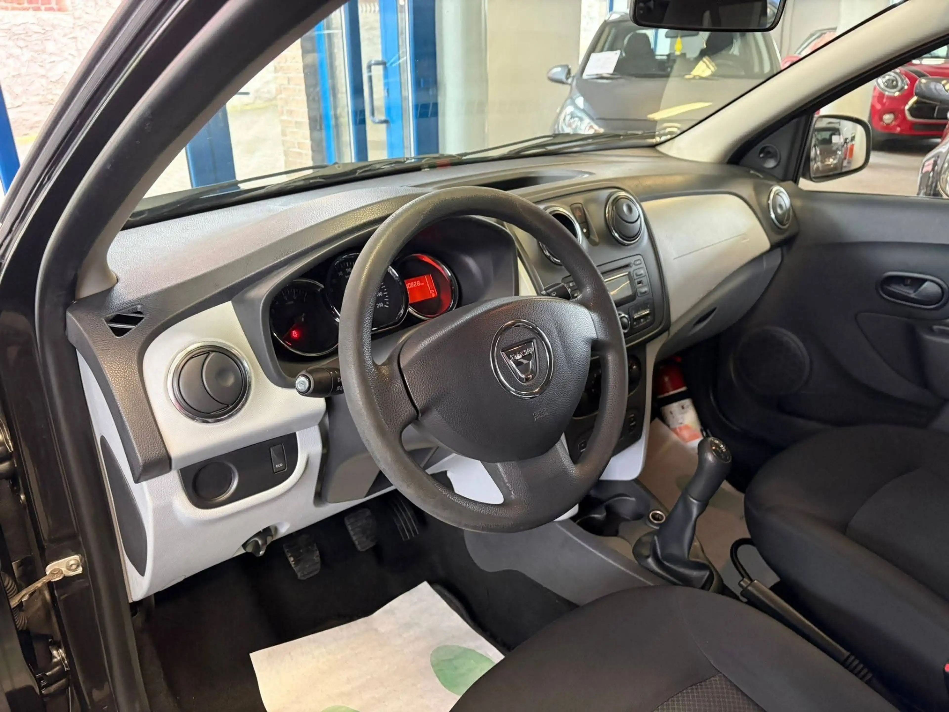 Dacia Logan GARANTIE/BELLE ETAT/DISPONIBLE DIRECTEMENT — photo 4