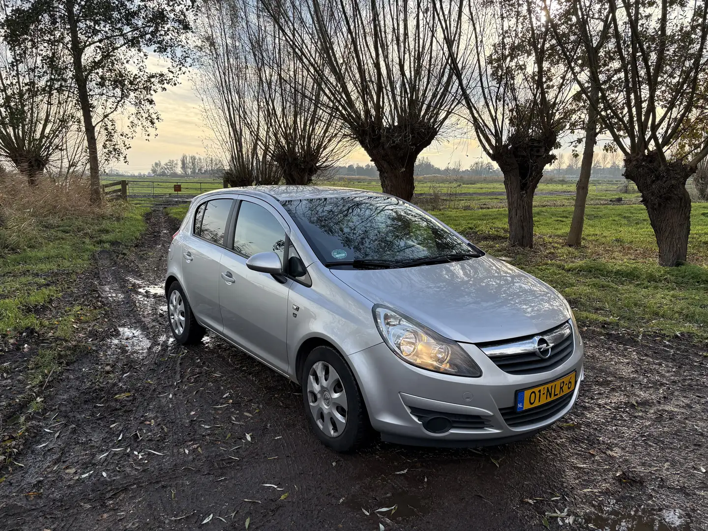 Opel Corsa 1.2-16V 111 Edition Grijs - 1