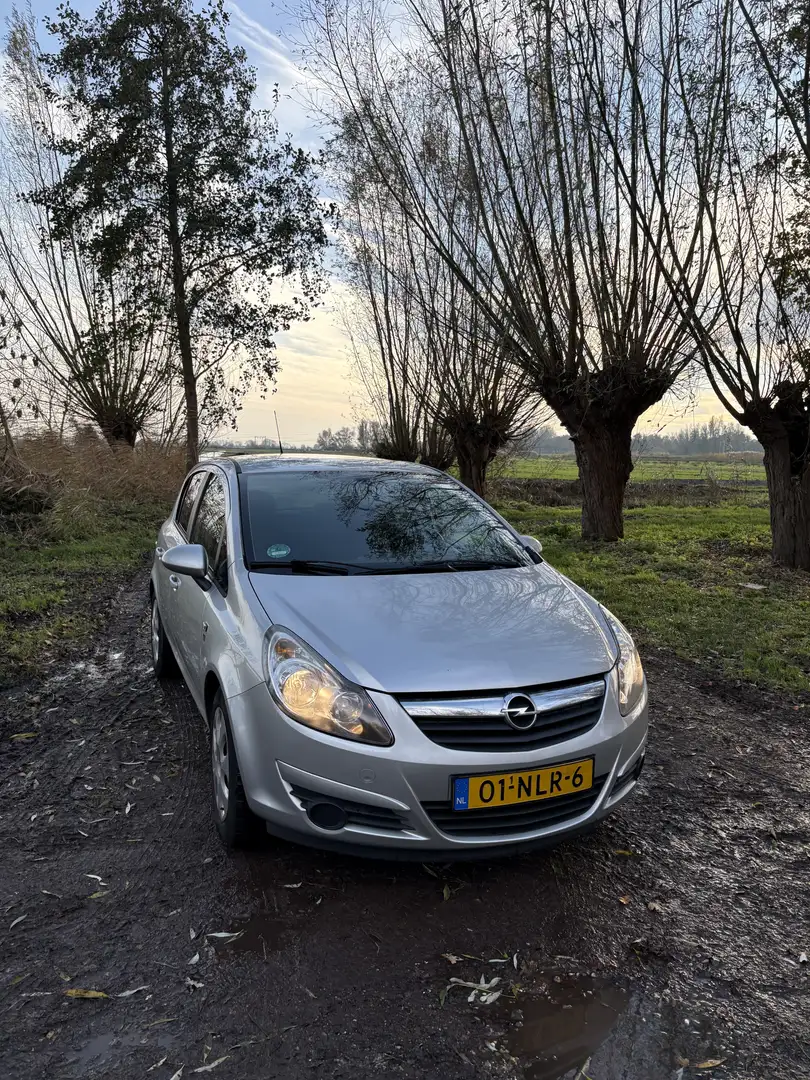Opel Corsa 1.2-16V 111 Edition Grijs - 2