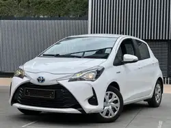 Toyota Yaris AUTOMATIQUE / ESSENCE HYBRIDE /