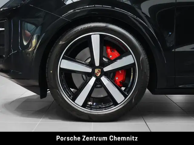 Porsche Cayenne GTS view 6