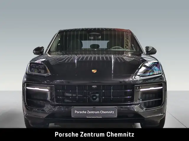 Porsche Cayenne GTS view 4