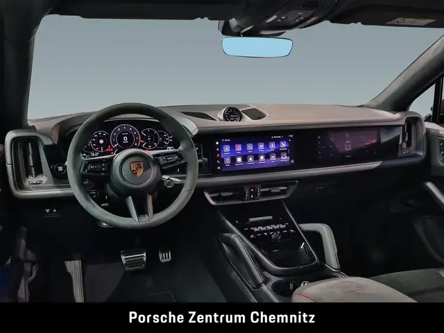 Porsche Cayenne GTS view 7