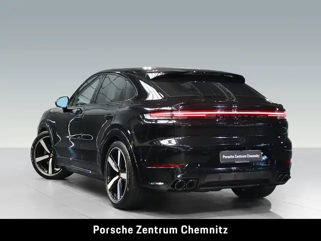 Porsche Cayenne GTS view 3