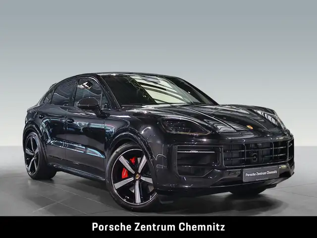 Porsche Cayenne GTS view 9