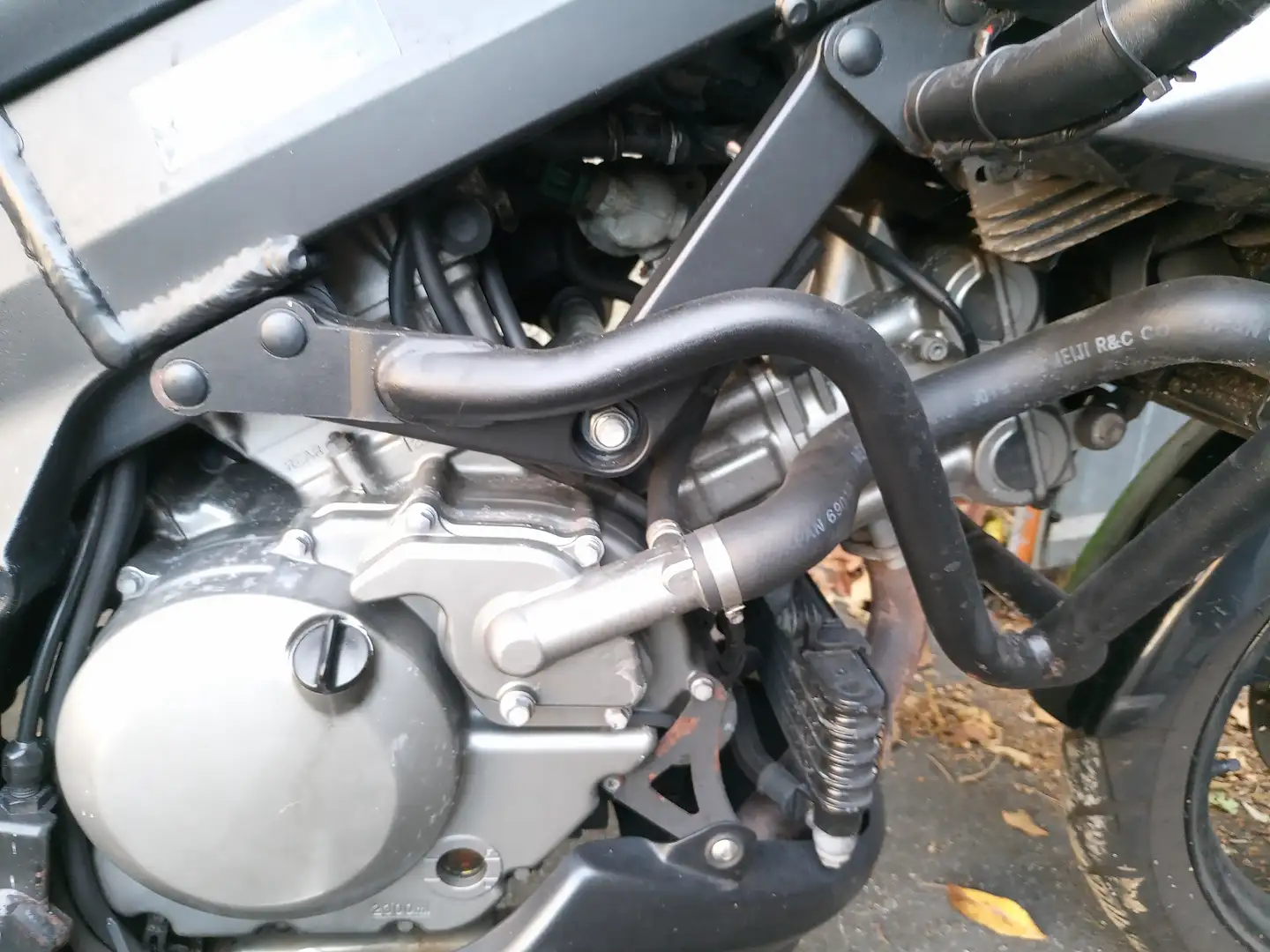 Suzuki V-Strom 650 Grey - 1