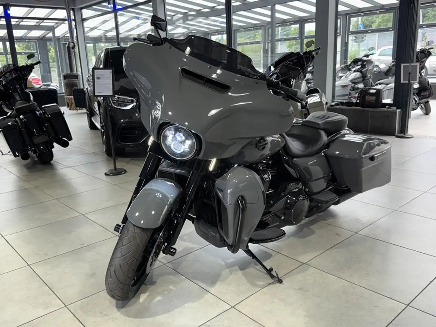 Harley-Davidson Street Glide Street FLHTK Electra Glide Ultra Limited  107 ci Šedá - 1