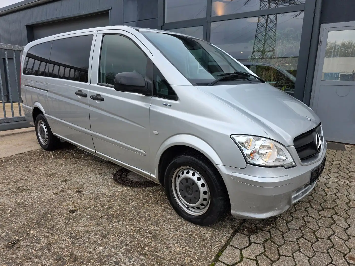 Mercedes-Benz Vito Kombi 113 CDI lang 7Sitzer Ezüst - 1