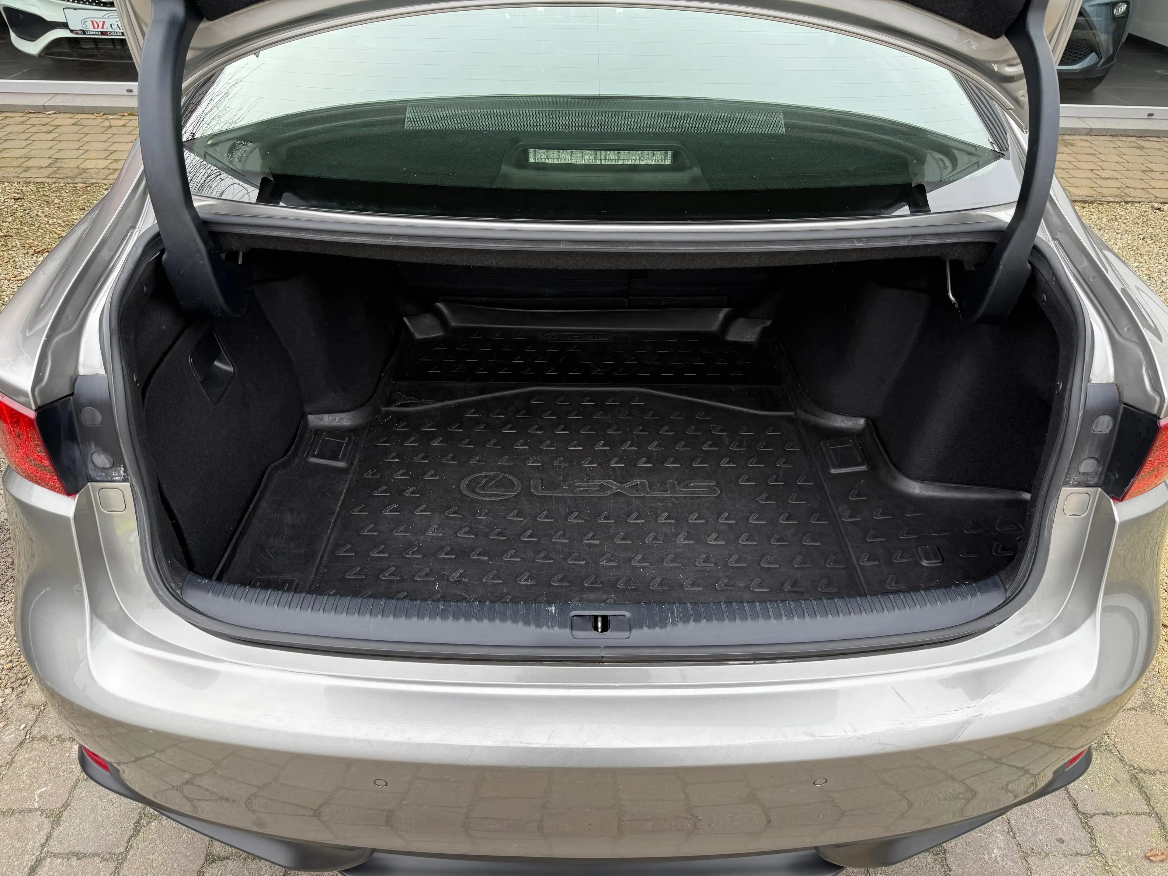 Lexus IS 300 IS 300h 2.5i Executive Line E-CVT — photo 15
