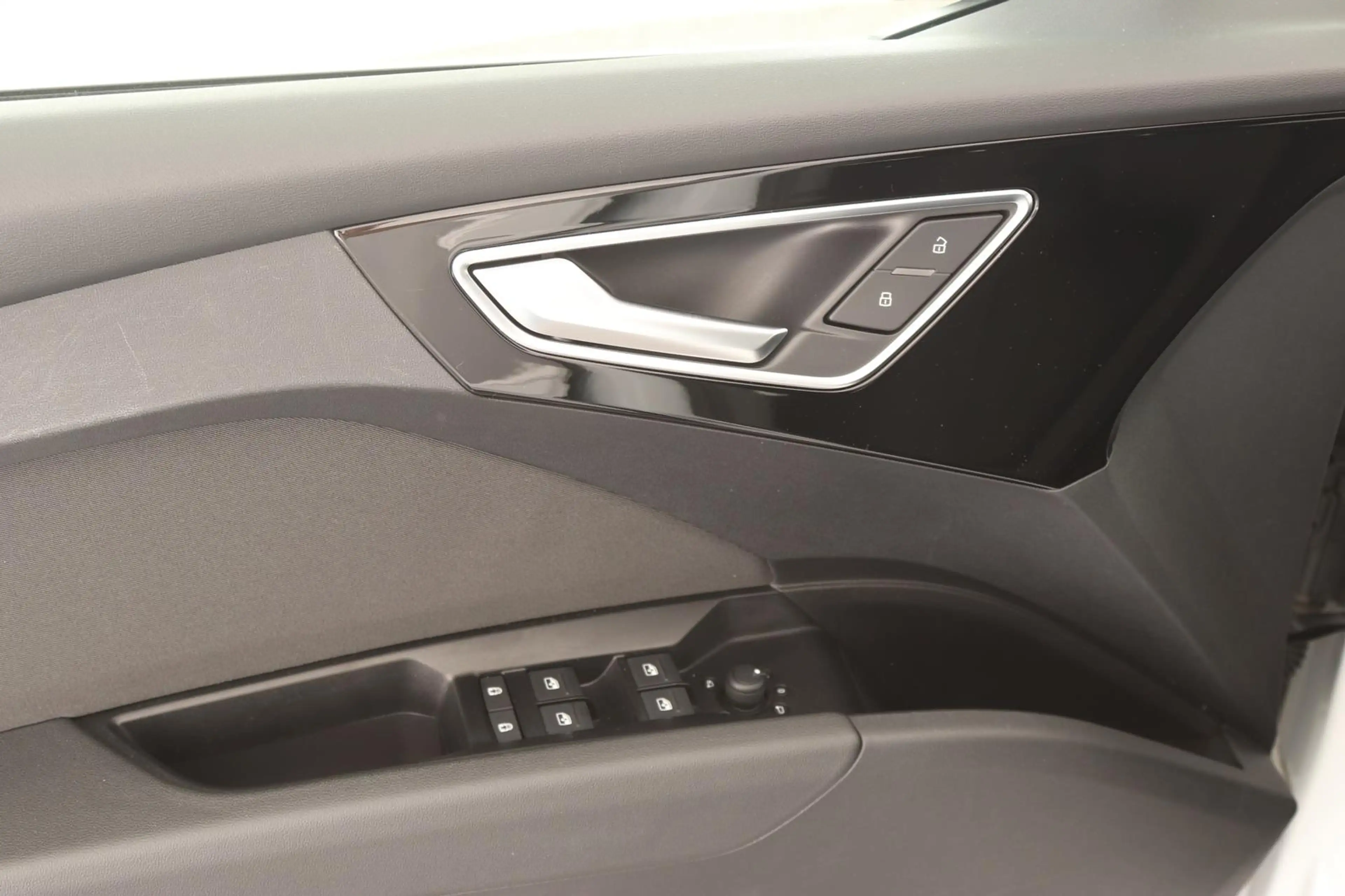 Audi Q4 e-tron 40 LED VIRTUAL NAVI STANDKLIMA TEMPOMAT DAB PDC KL — photo 10
