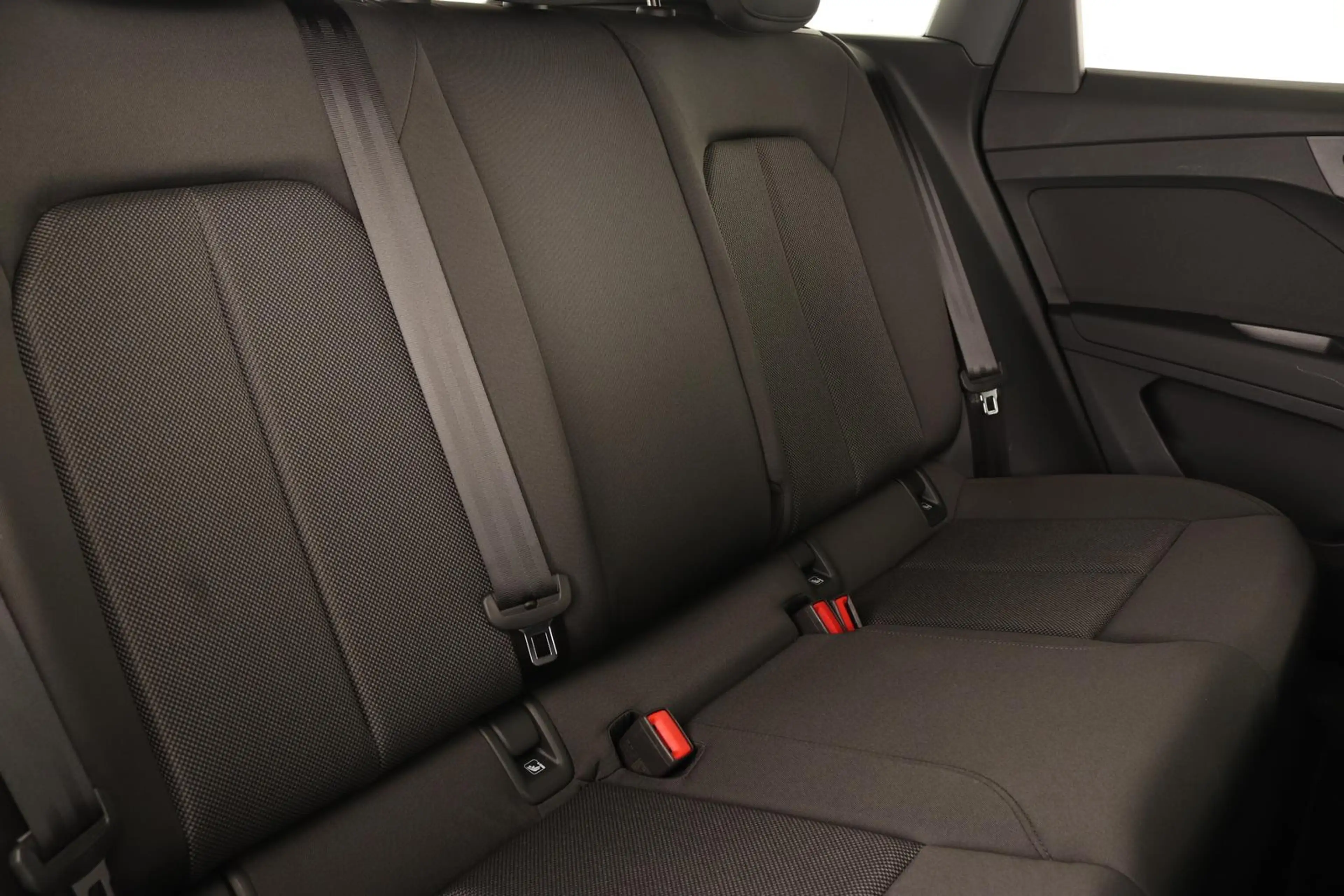 Audi Q4 e-tron 40 LED VIRTUAL NAVI STANDKLIMA TEMPOMAT DAB PDC KL — photo 15