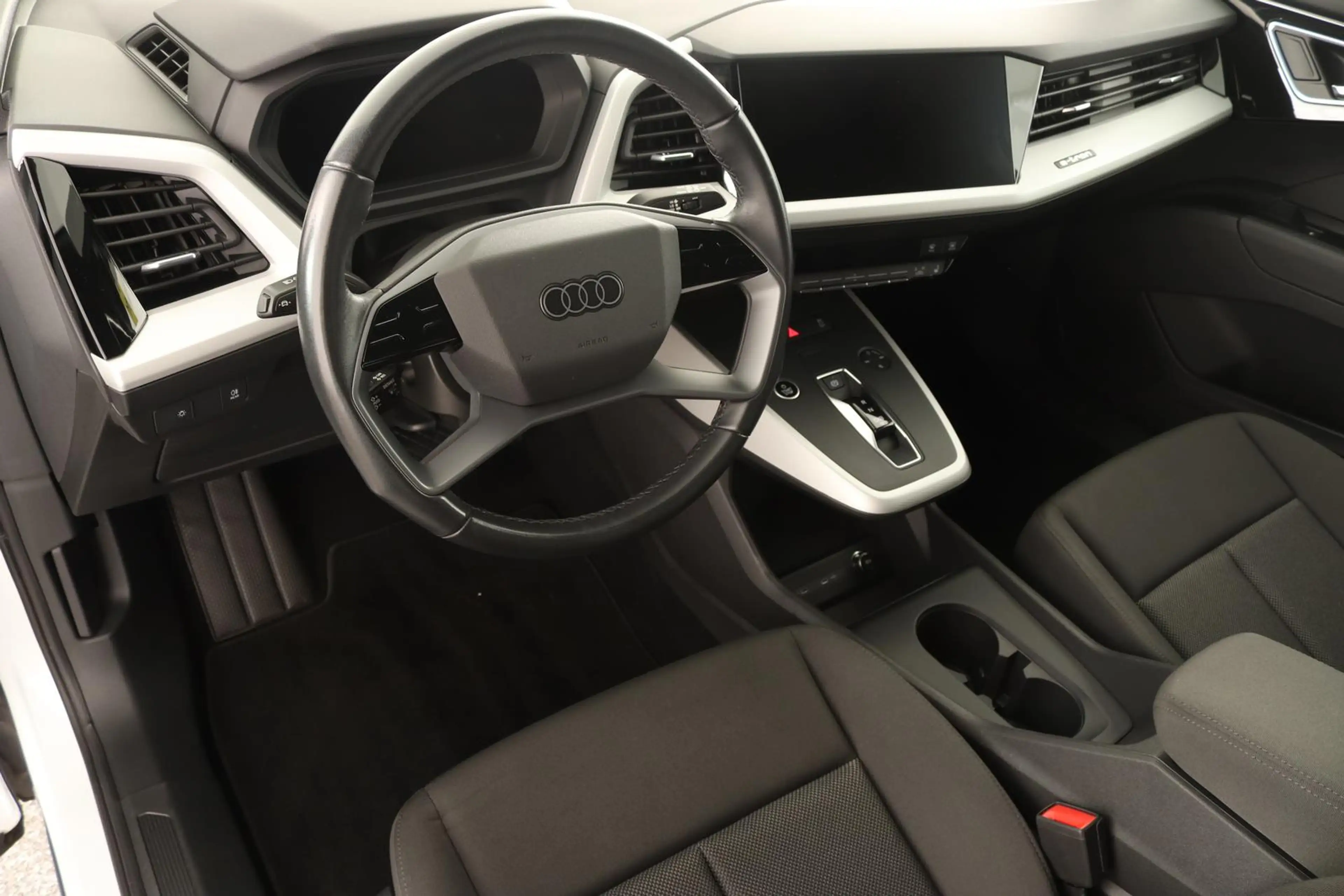 Audi Q4 e-tron 40 LED VIRTUAL NAVI STANDKLIMA TEMPOMAT DAB PDC KL — photo 11