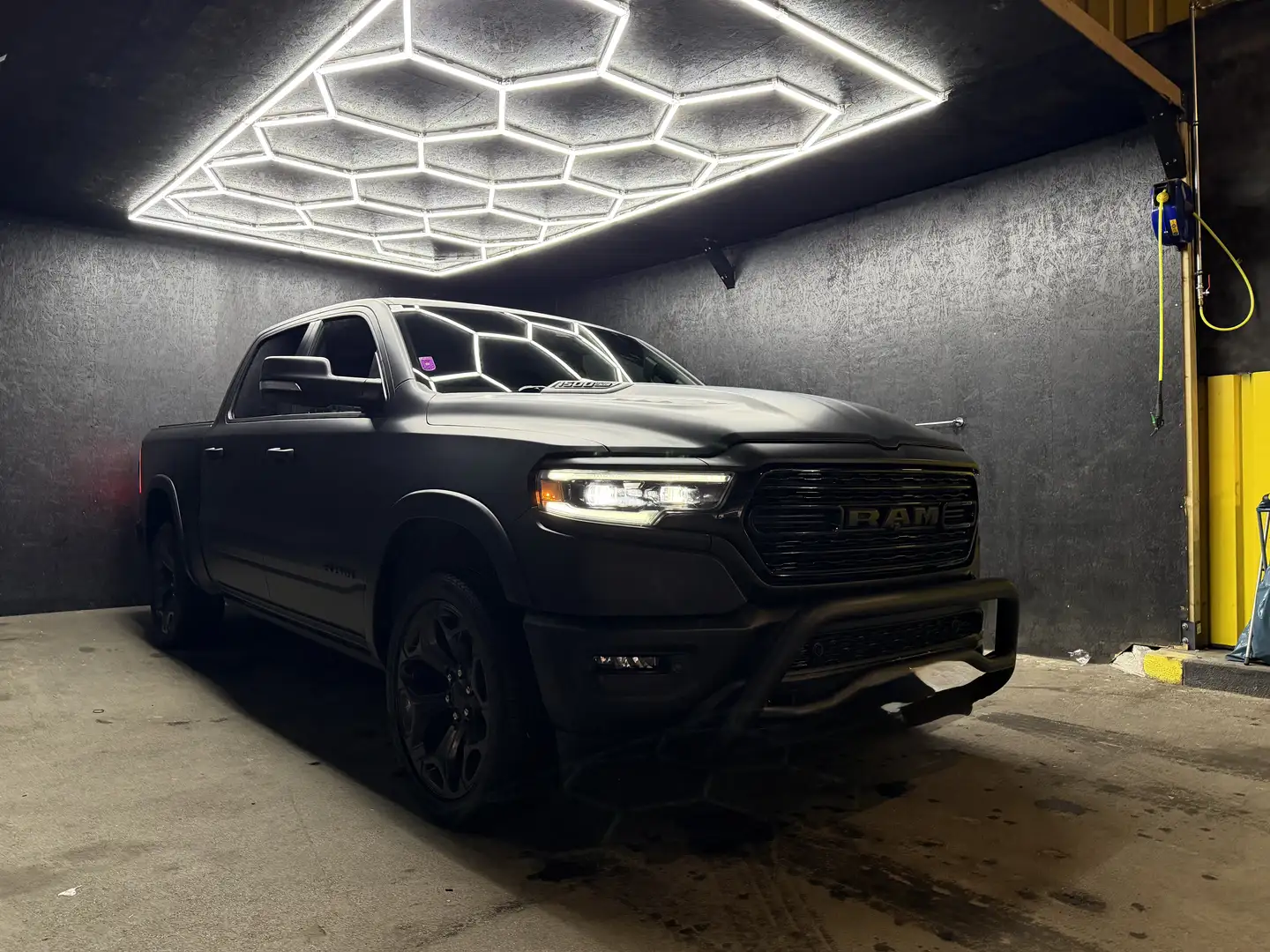 Dodge RAM RAM 1500 Limited Night Crew Cab 5'7''-Bed 4x4 - 1