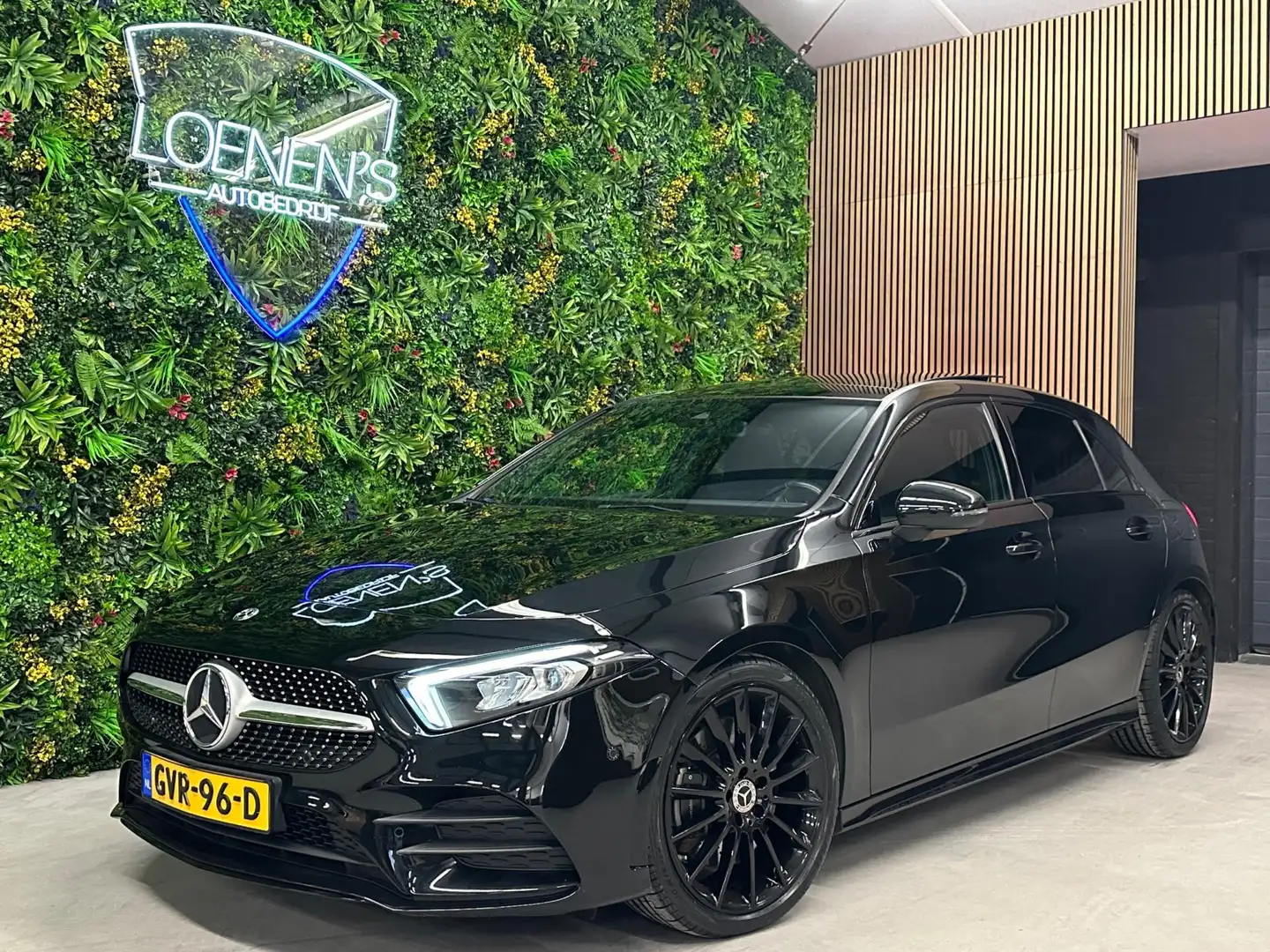 Mercedes-Benz A 250 4MATIC Premium / PANO / Night pakket Zwart - 1