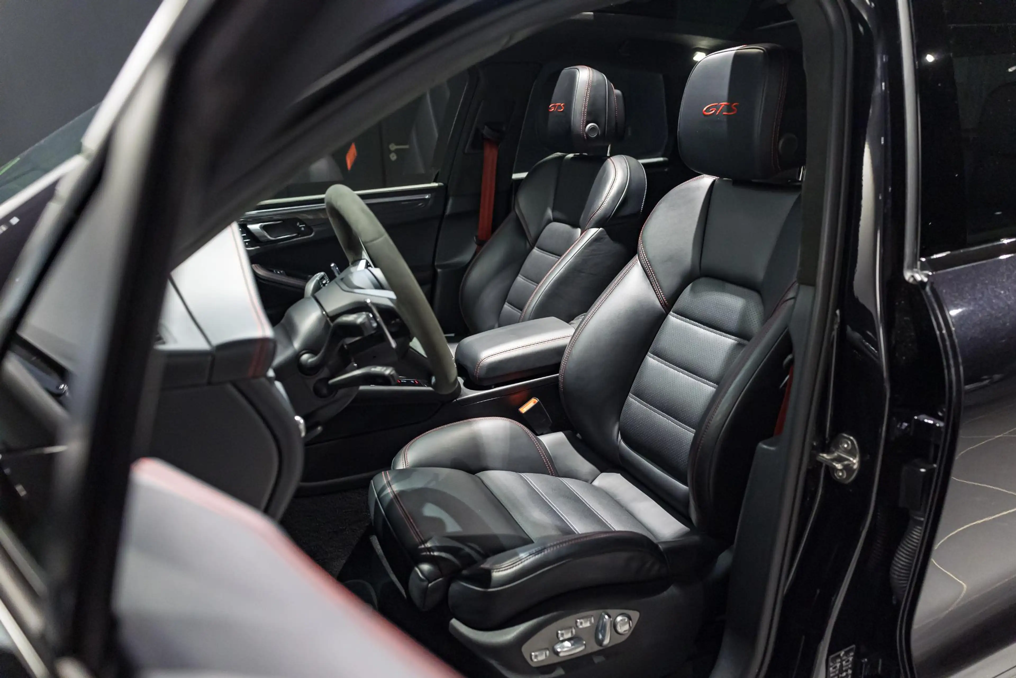 Porsche Macan GTS LICHTE VRACHT METEEN LEVERBAAR | PASM | 18 WEG — photo 9