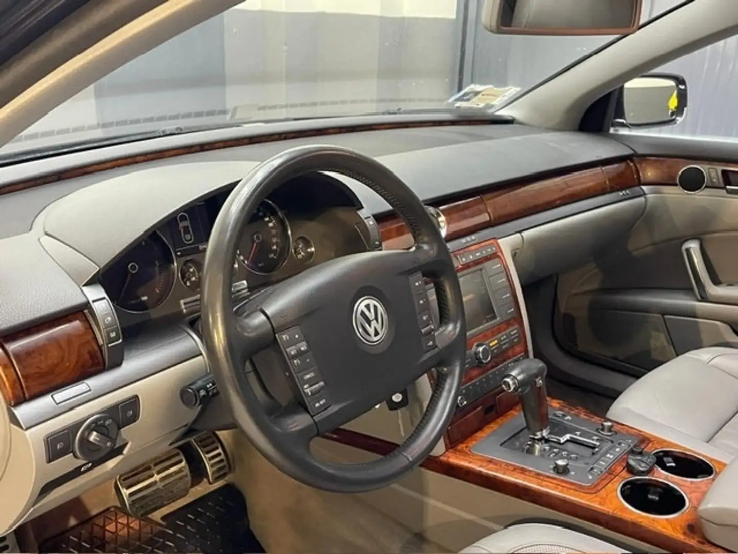 Volkswagen Phaeton 3.0/240 V6 TDI DPF 4mot. tip. 4 posti Grijs - 2