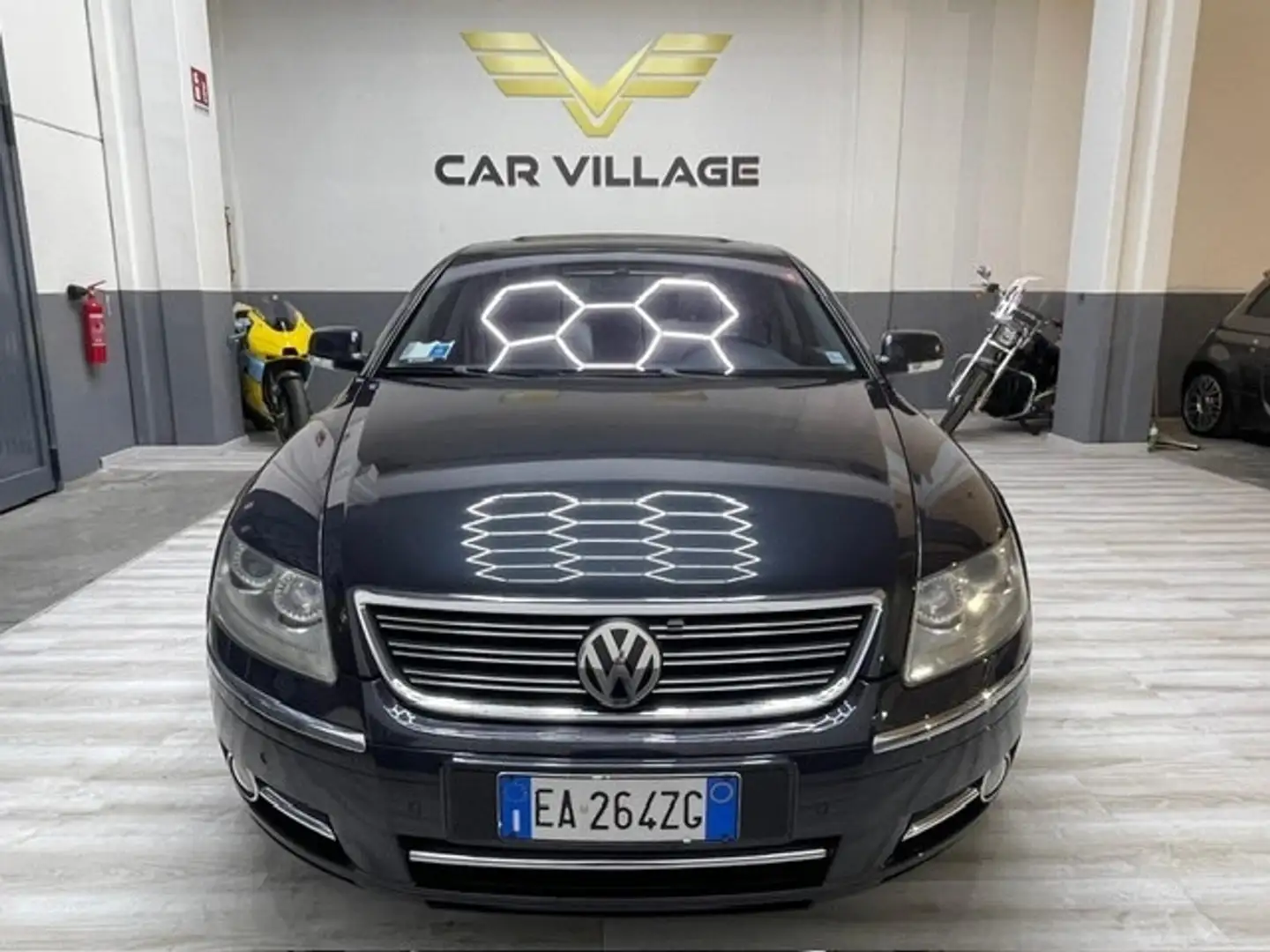 Volkswagen Phaeton 3.0/240 V6 TDI DPF 4mot. tip. 4 posti Grijs - 1