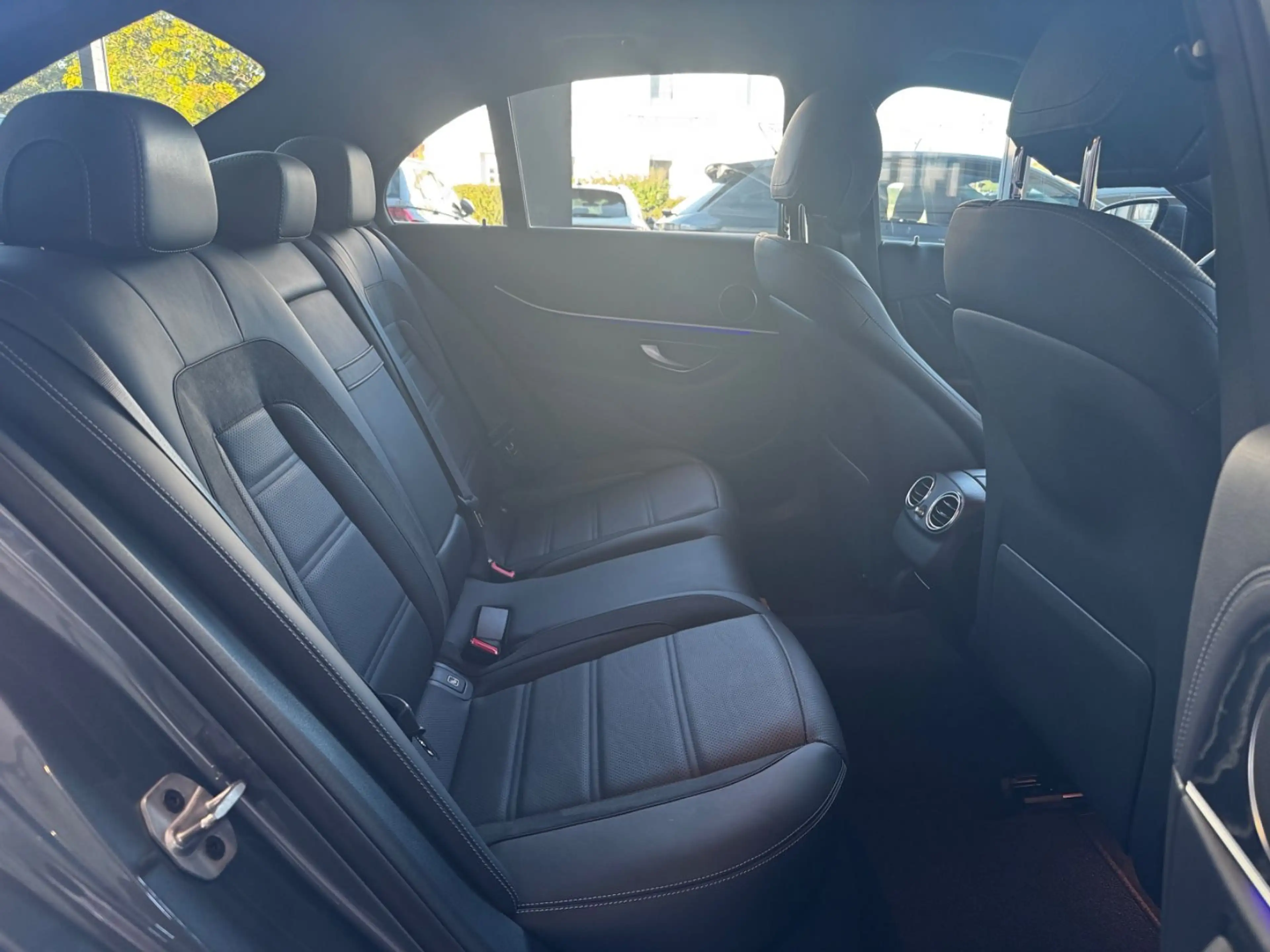 Mercedes-Benz E 63 AMG Lim. 4Matic+ 4.0 V8 "LED/360°/Head-Up" — photo 14