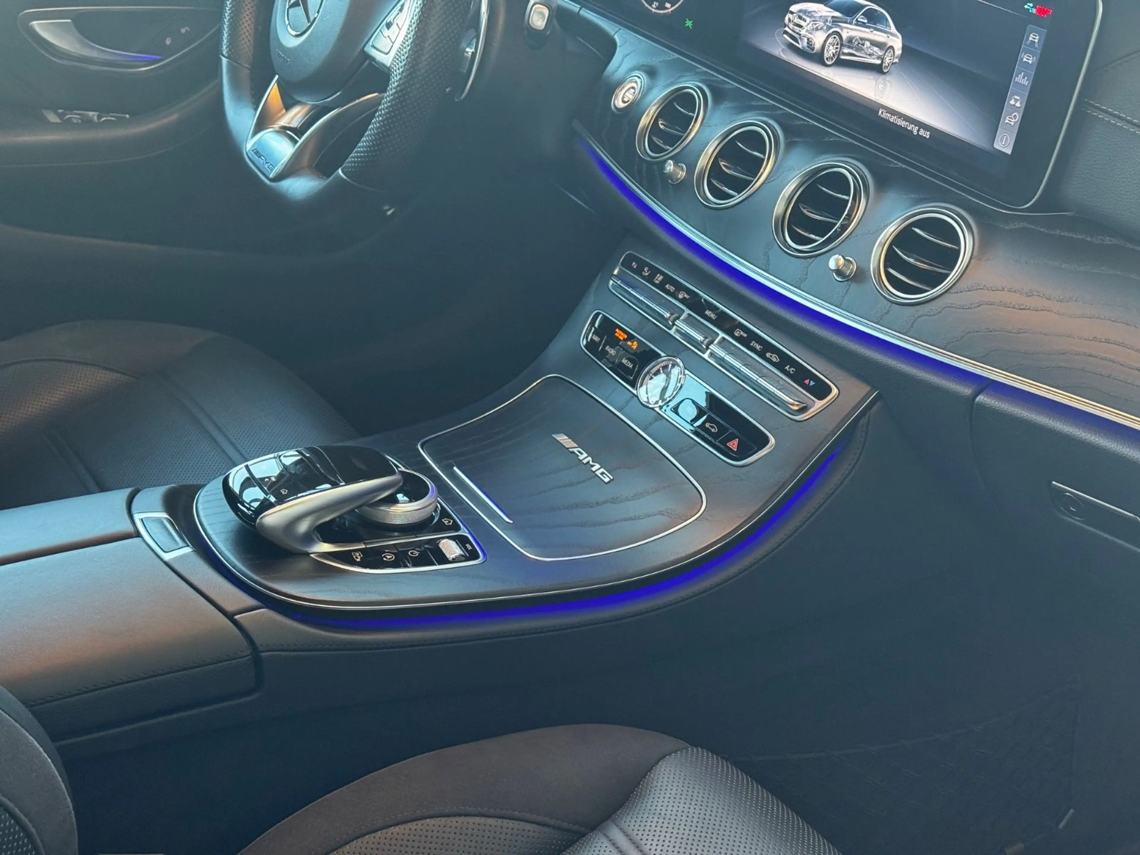 Mercedes-Benz E 63 AMG Lim. 4Matic+ 4.0 V8 "LED/360°/Head-Up" — photo 12