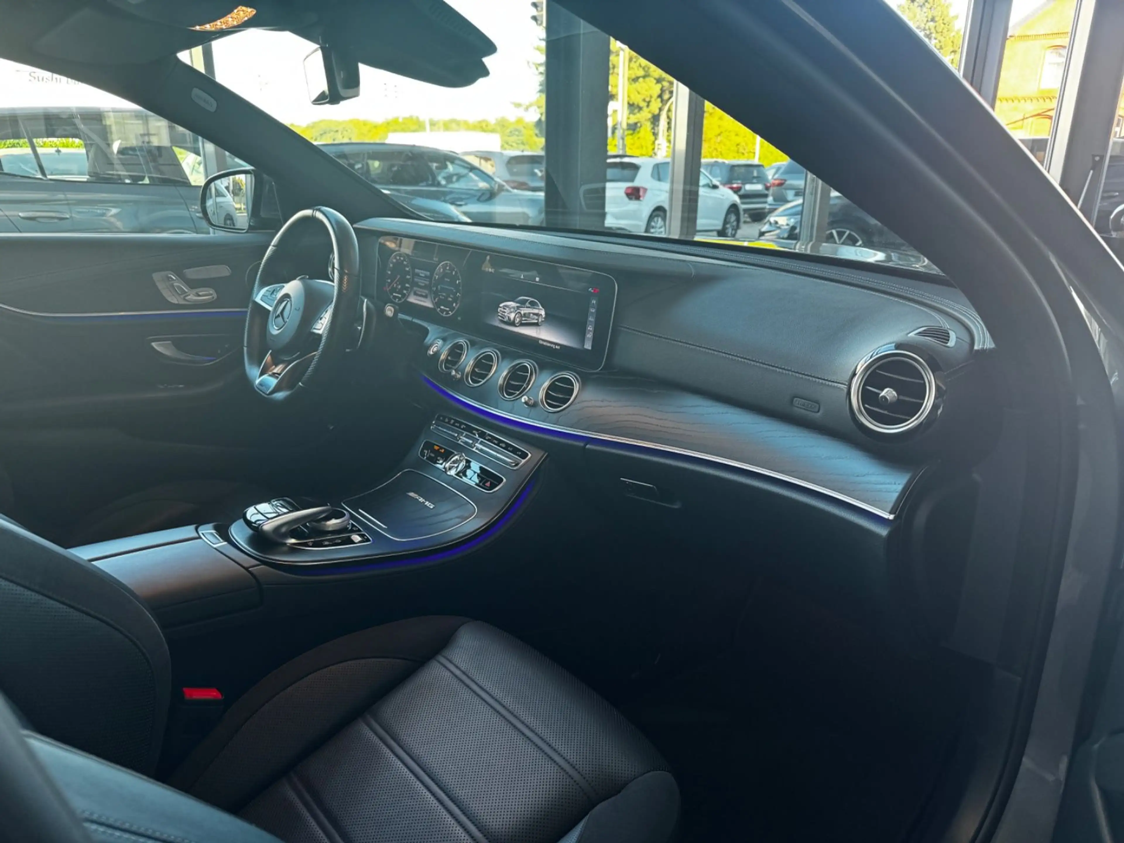 Mercedes-Benz E 63 AMG Lim. 4Matic+ 4.0 V8 "LED/360°/Head-Up" — photo 11