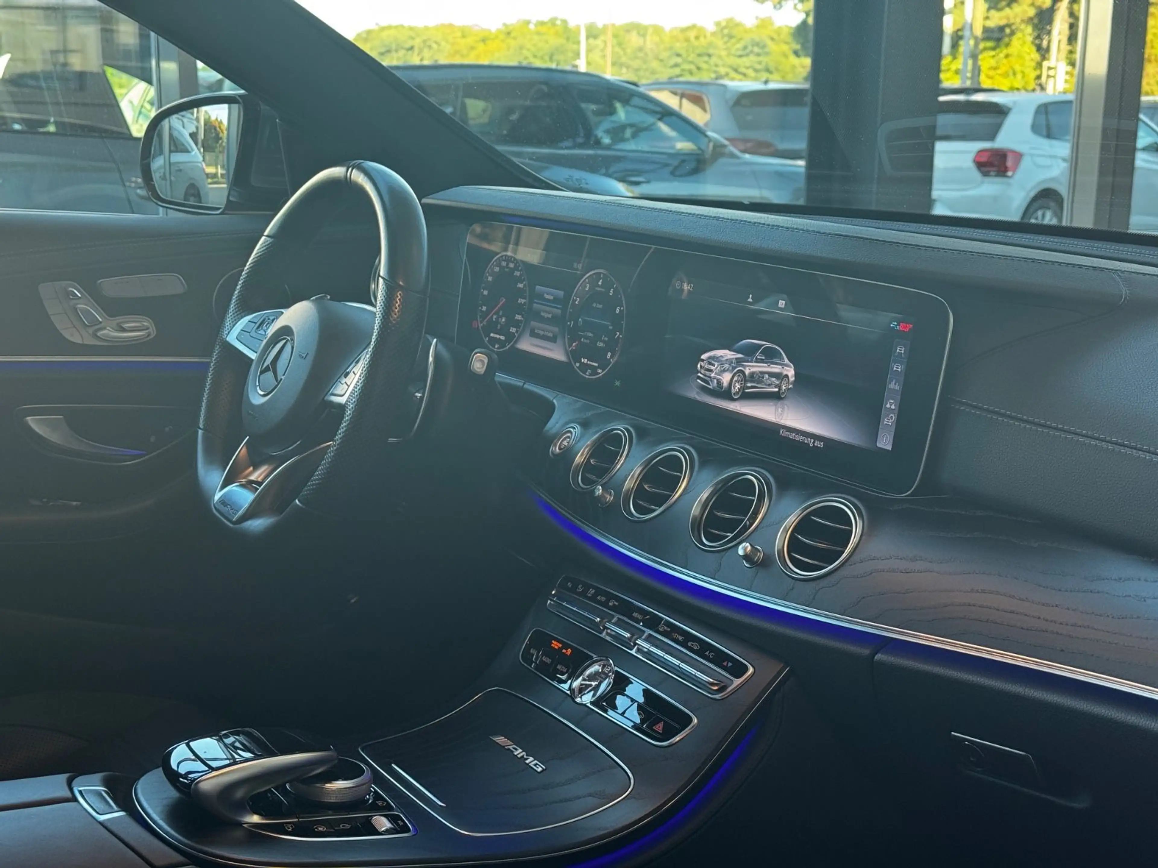 Mercedes-Benz E 63 AMG Lim. 4Matic+ 4.0 V8 "LED/360°/Head-Up" — photo 10