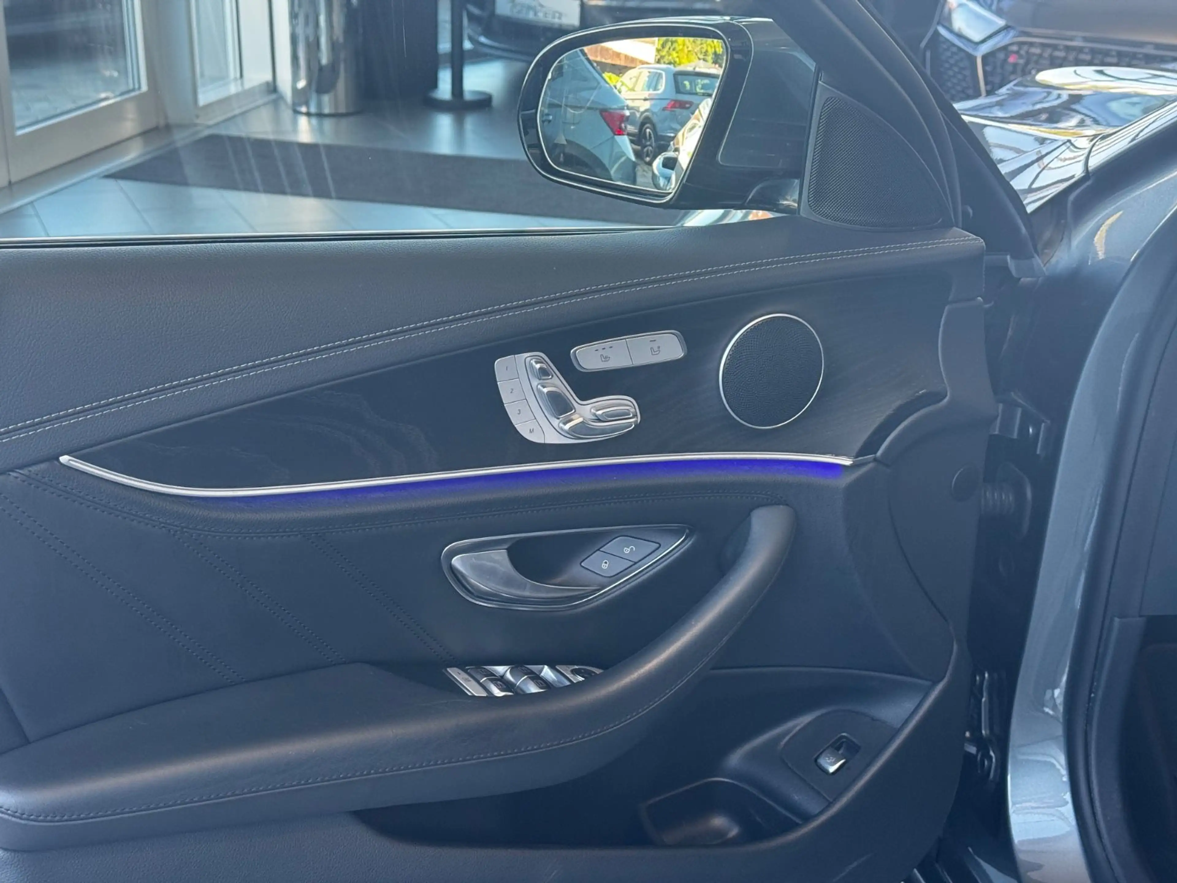 Mercedes-Benz E 63 AMG Lim. 4Matic+ 4.0 V8 "LED/360°/Head-Up" — photo 8
