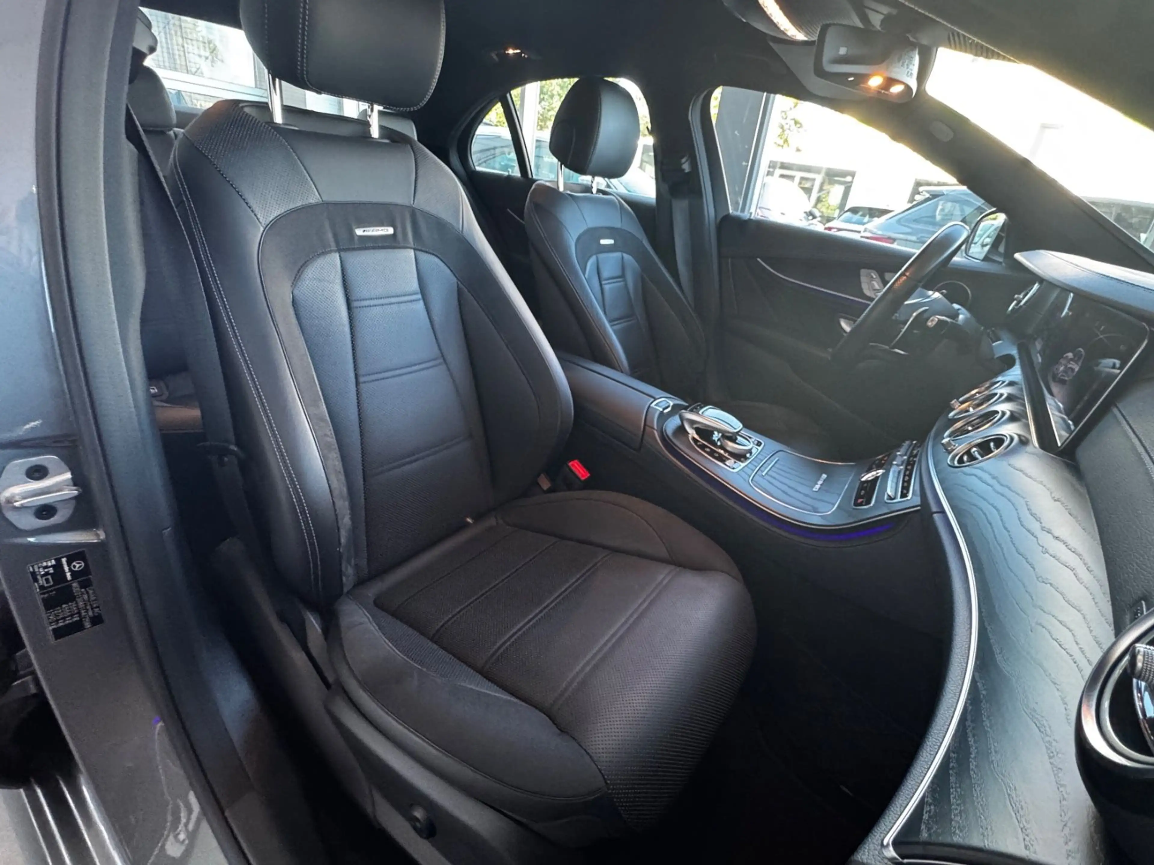 Mercedes-Benz E 63 AMG Lim. 4Matic+ 4.0 V8 "LED/360°/Head-Up" — photo 13