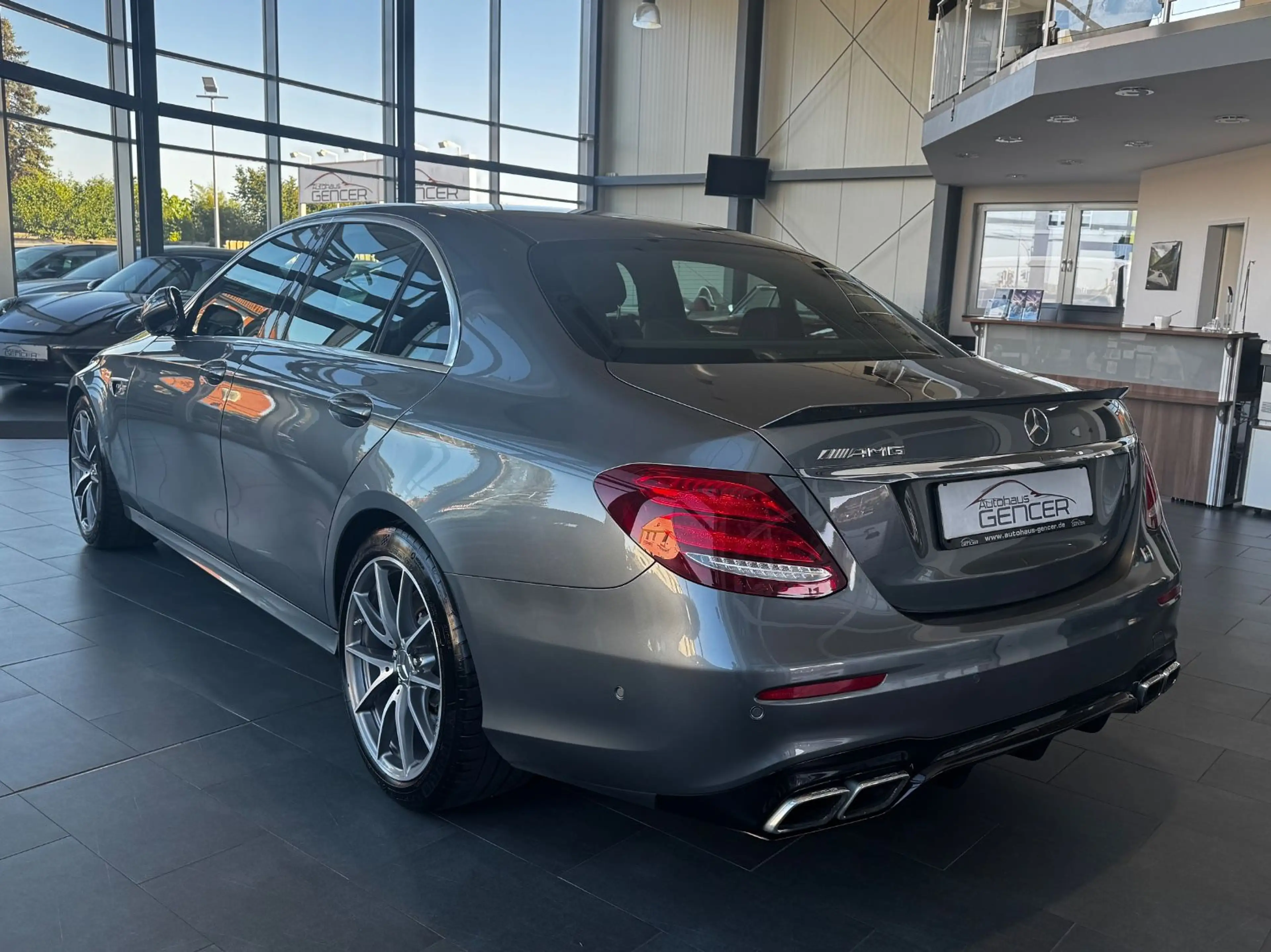 Mercedes-Benz E 63 AMG Lim. 4Matic+ 4.0 V8 "LED/360°/Head-Up" — photo 5