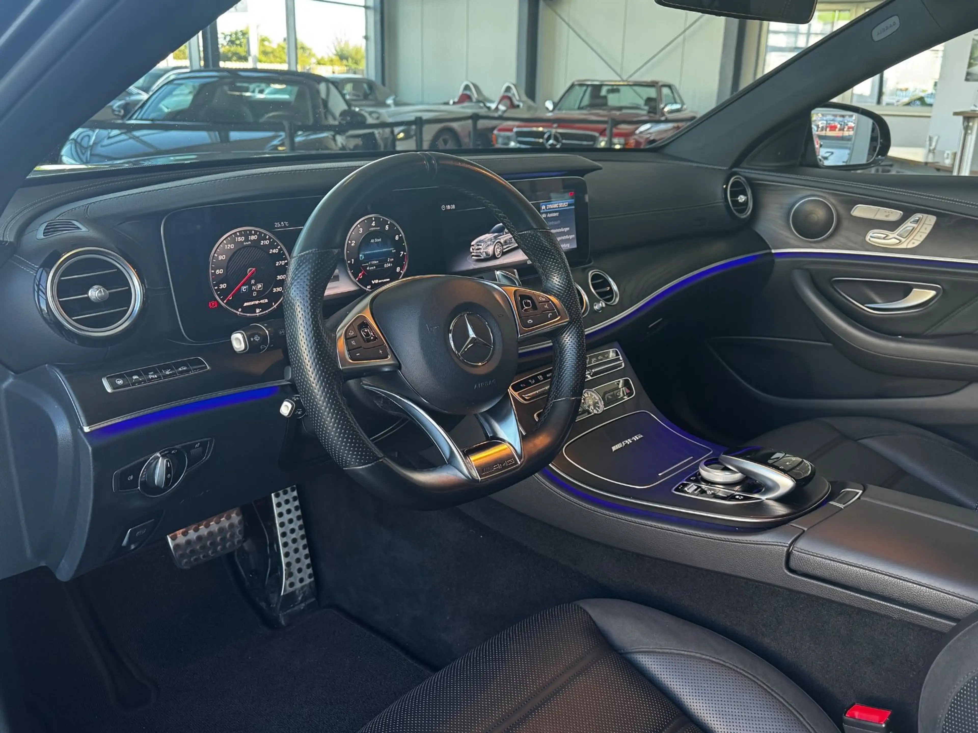 Mercedes-Benz E 63 AMG Lim. 4Matic+ 4.0 V8 "LED/360°/Head-Up" — photo 6