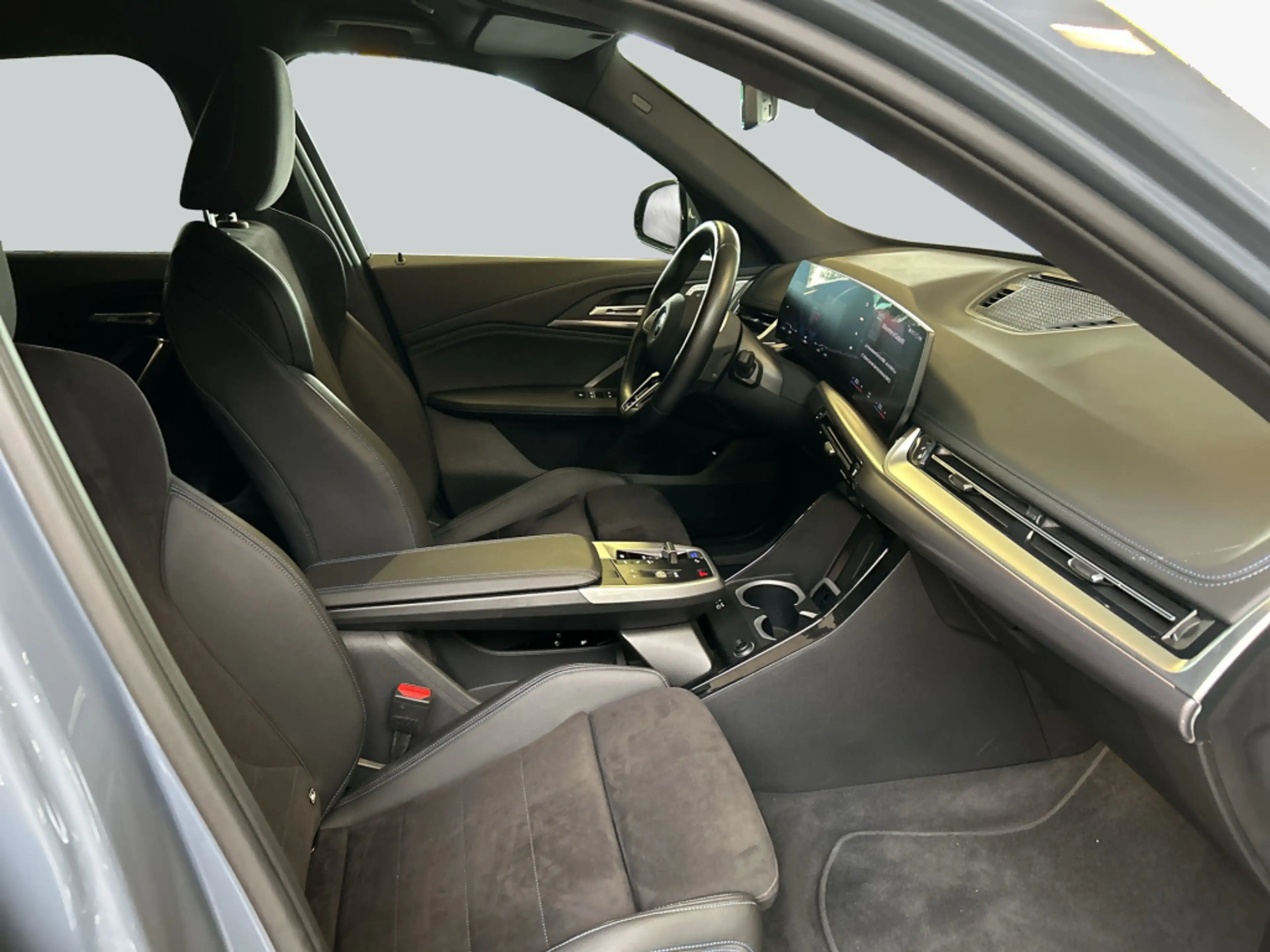 BMW iX1 xDrive30 M-Paket LED Harman Kardon SHZ — photo 13