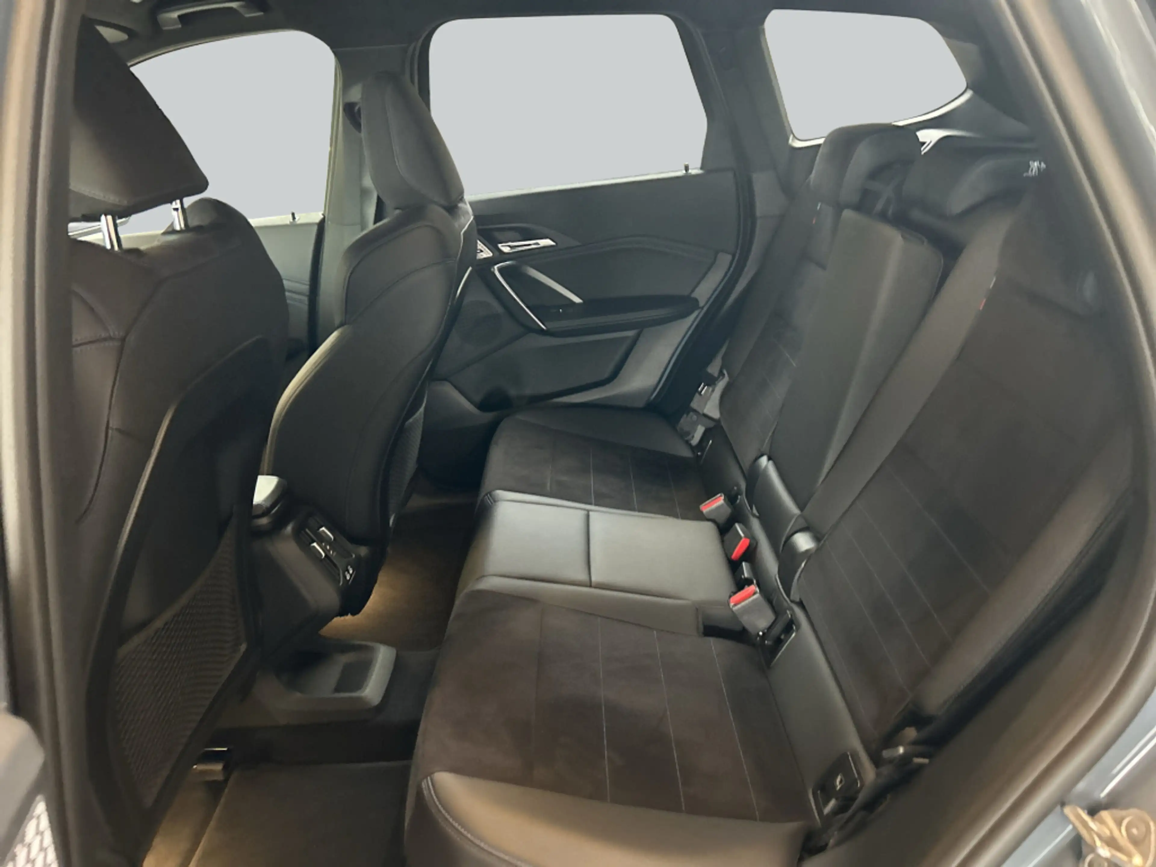 BMW iX1 xDrive30 M-Paket LED Harman Kardon SHZ — photo 12