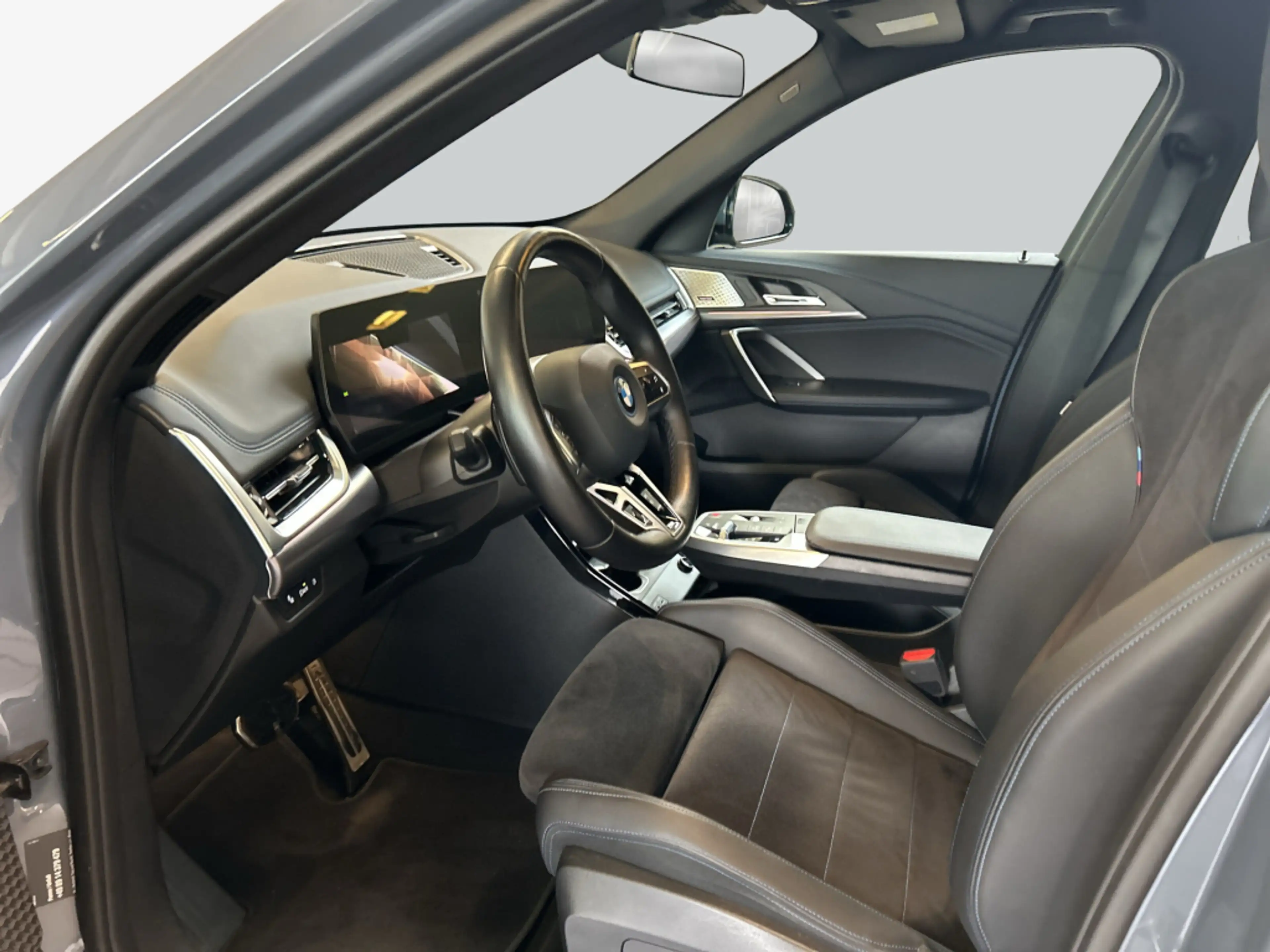 BMW iX1 xDrive30 M-Paket LED Harman Kardon SHZ — photo 10