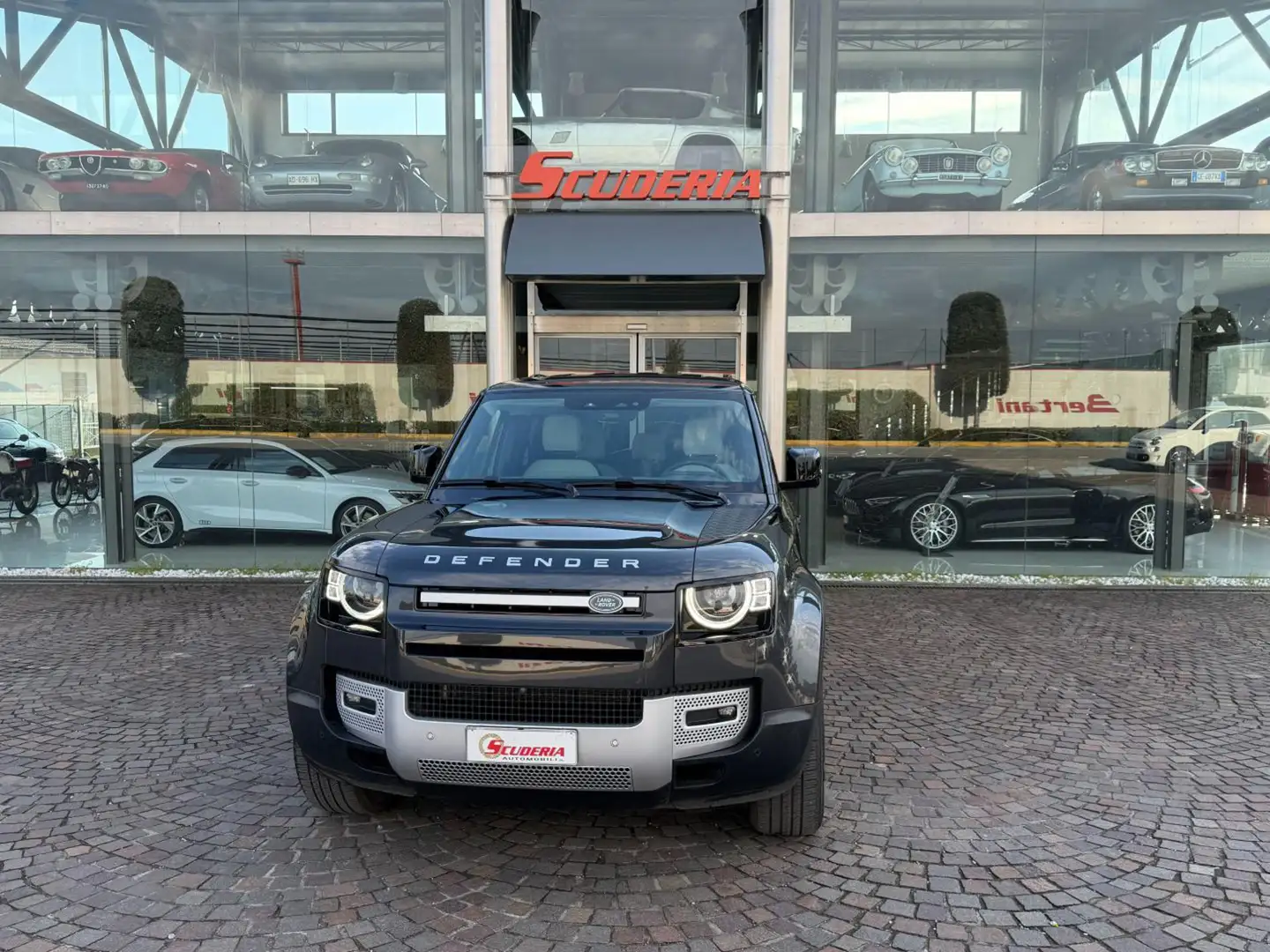 Land Rover Defender 110 3.0D I6 200 CV AWD Auto S Gris - 1