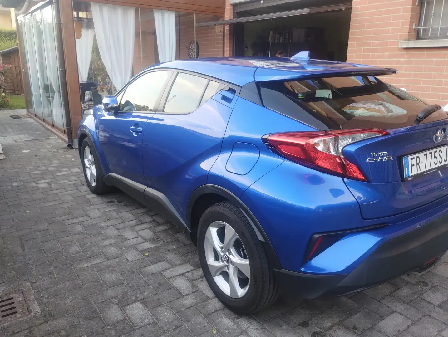 Toyota C-HR 1.8h Business 2wd e-cvt Blu/Azzurro - 2