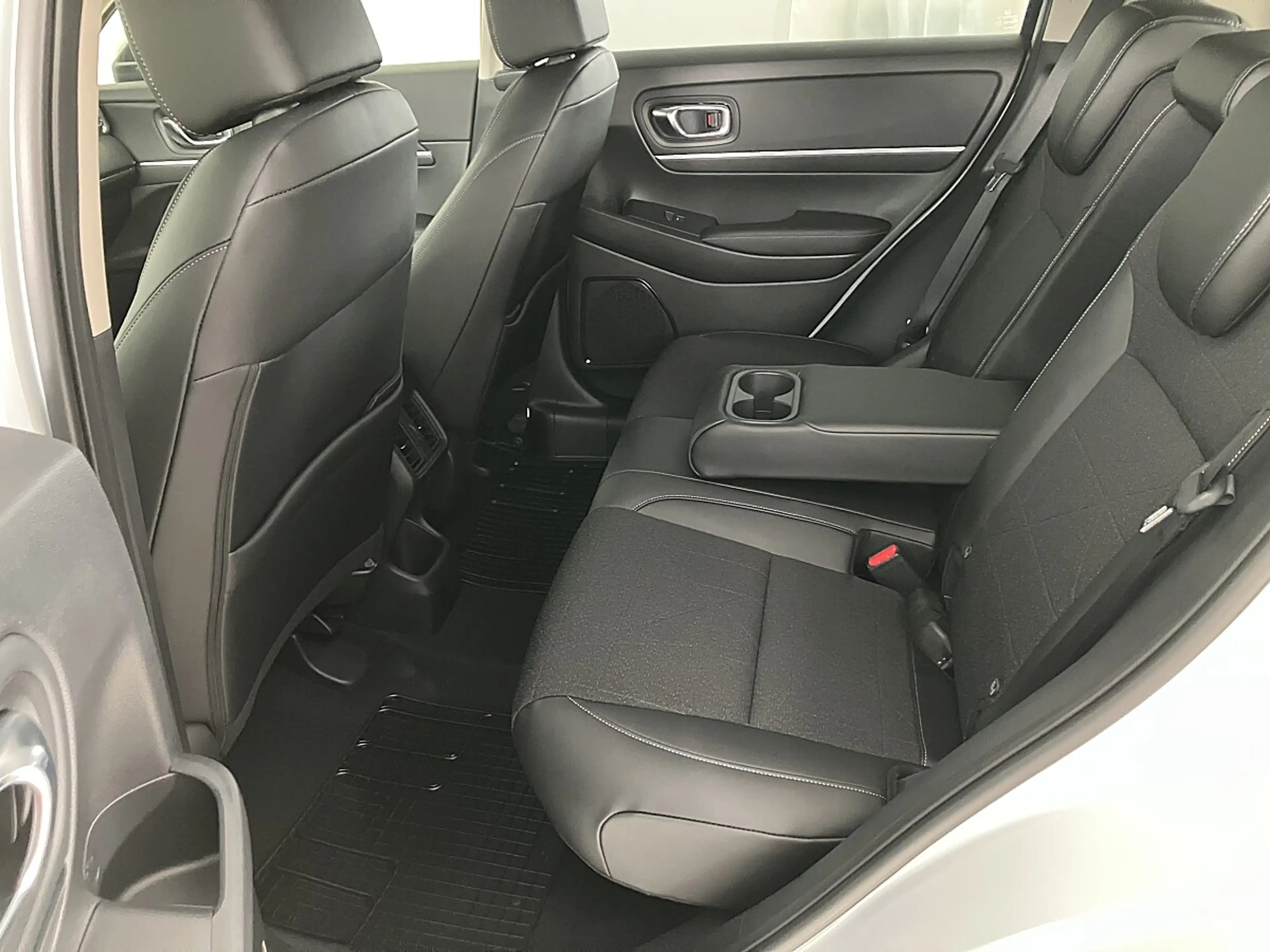 Honda HR-V 1,5 i-MMD Hybrid 2WD Advance Aut. — photo 11