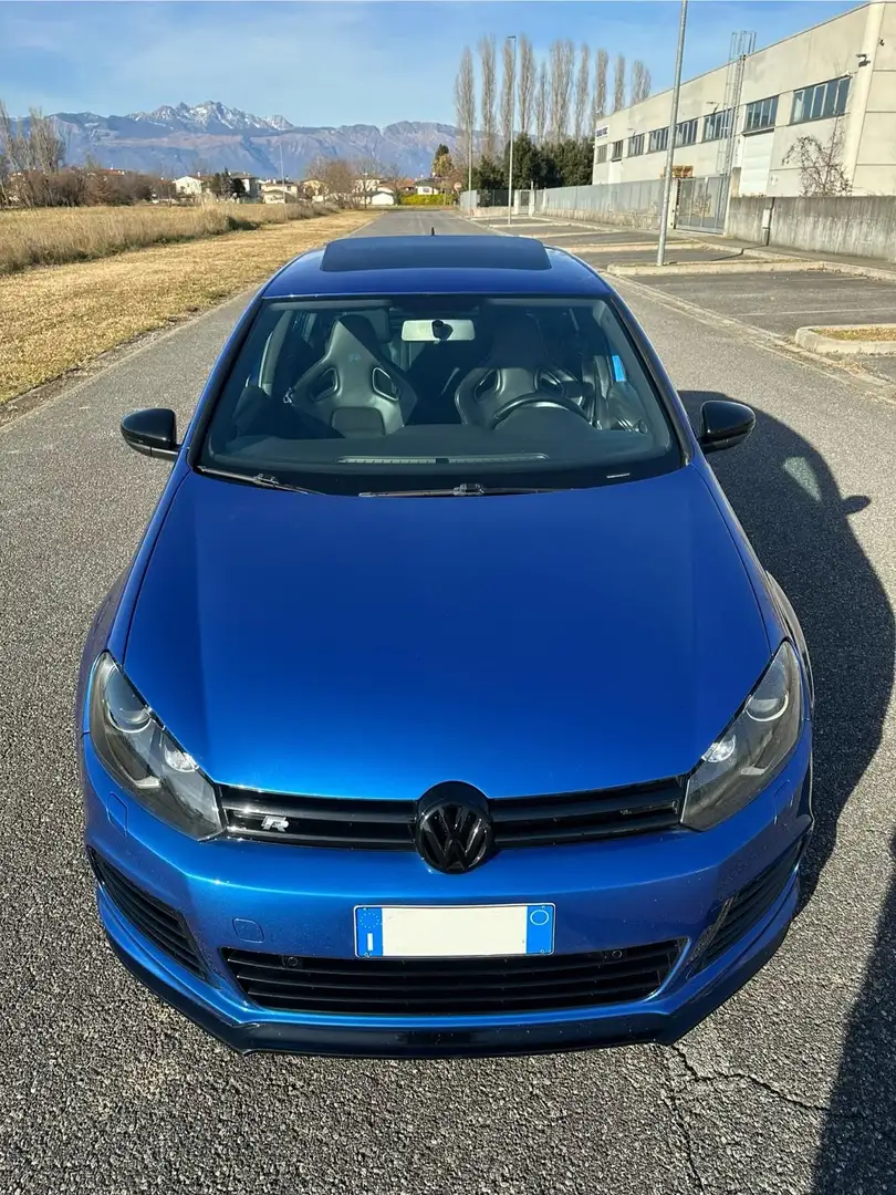Volkswagen Golf R - 1