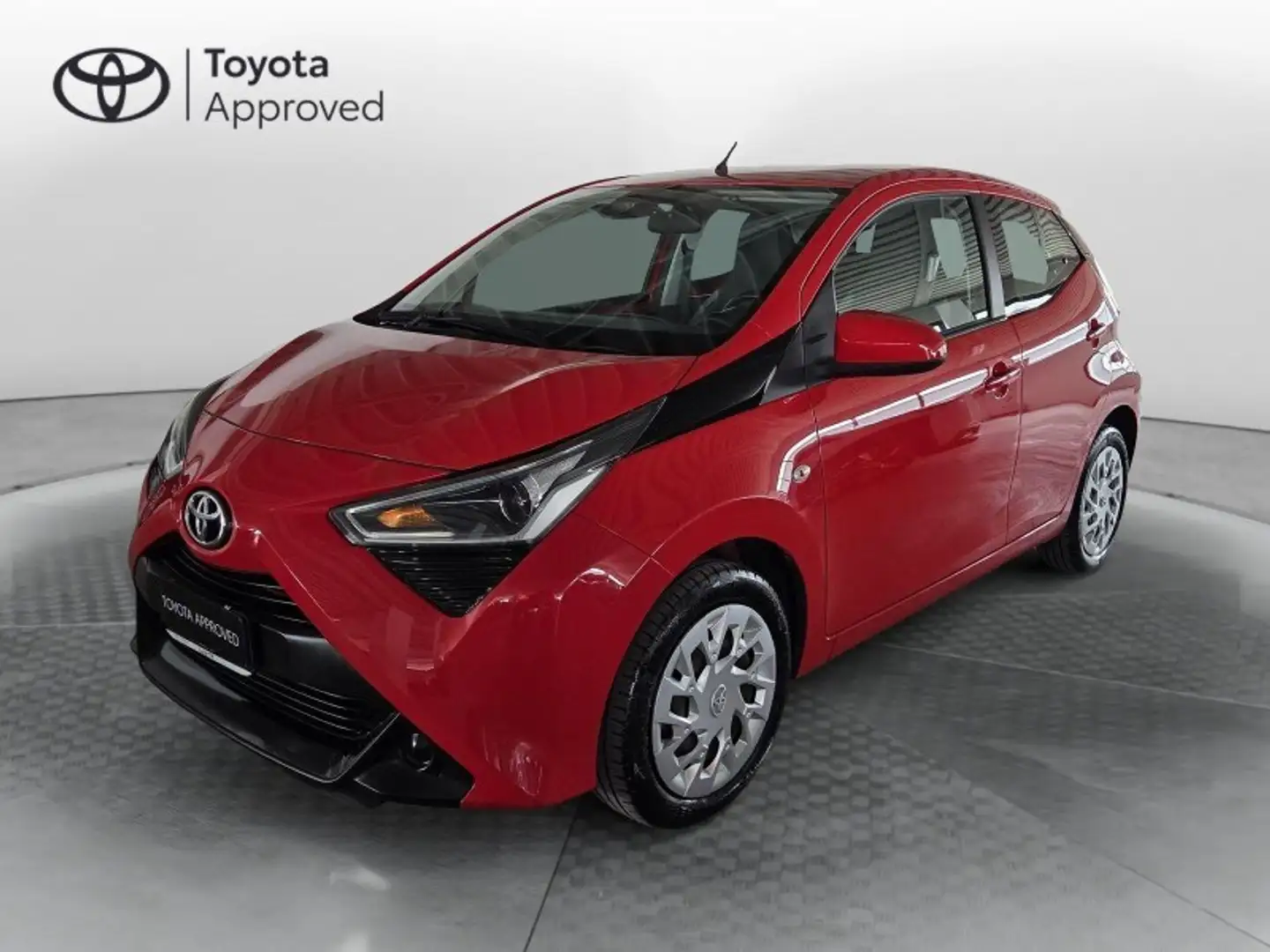 Toyota Aygo Connect 1.0 VVT-i 72 CV 5p. x-cool Rosso - 1