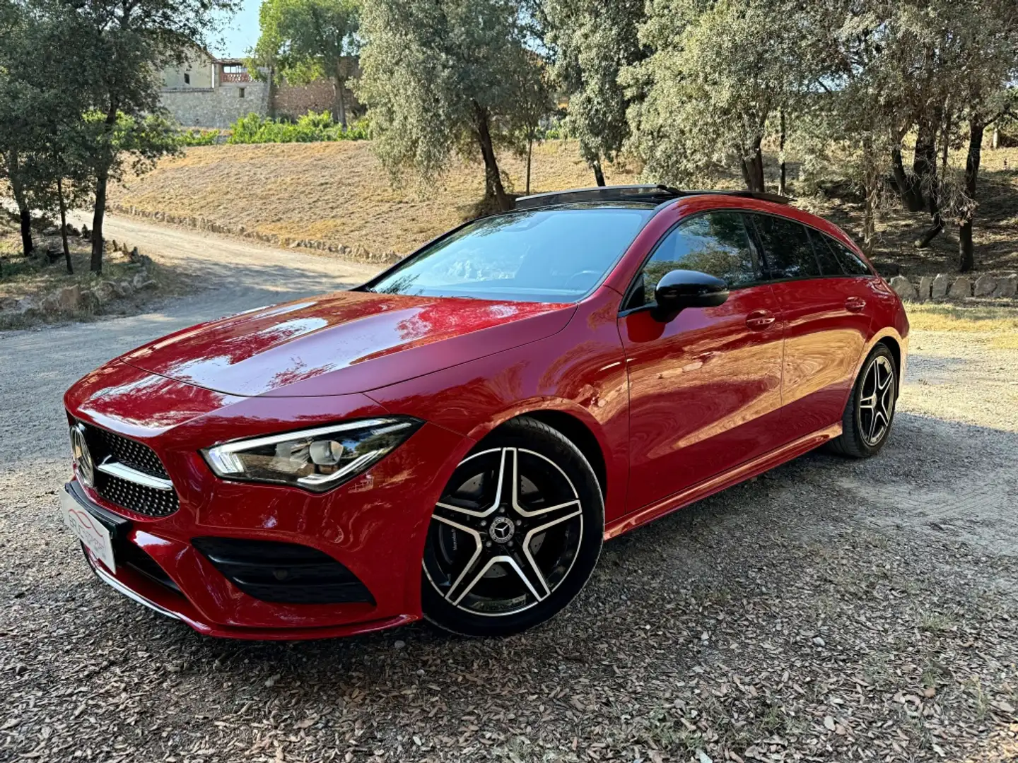 Mercedes-Benz CLA 200 Shooting Brake 7G-DCT Rouge - 1