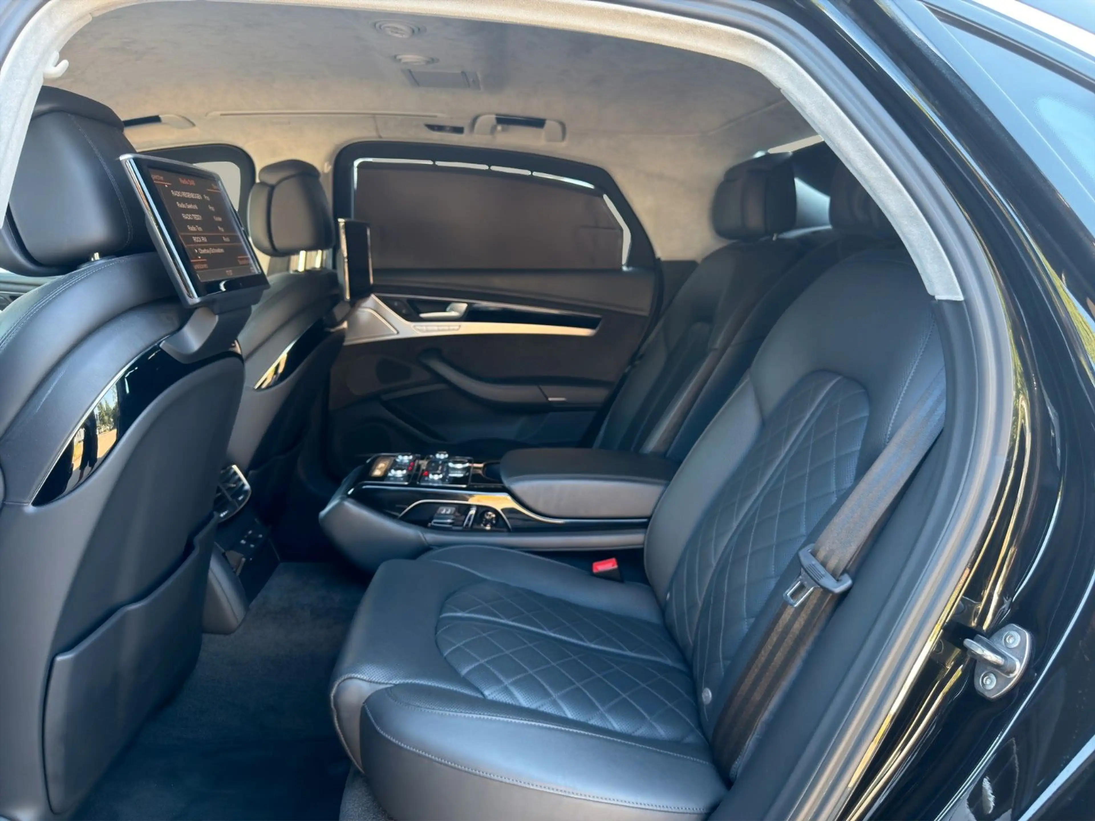 Audi A8 6.3 W12 HIGHT SECURITY*ARMORED*VR9*Armoured — photo 13