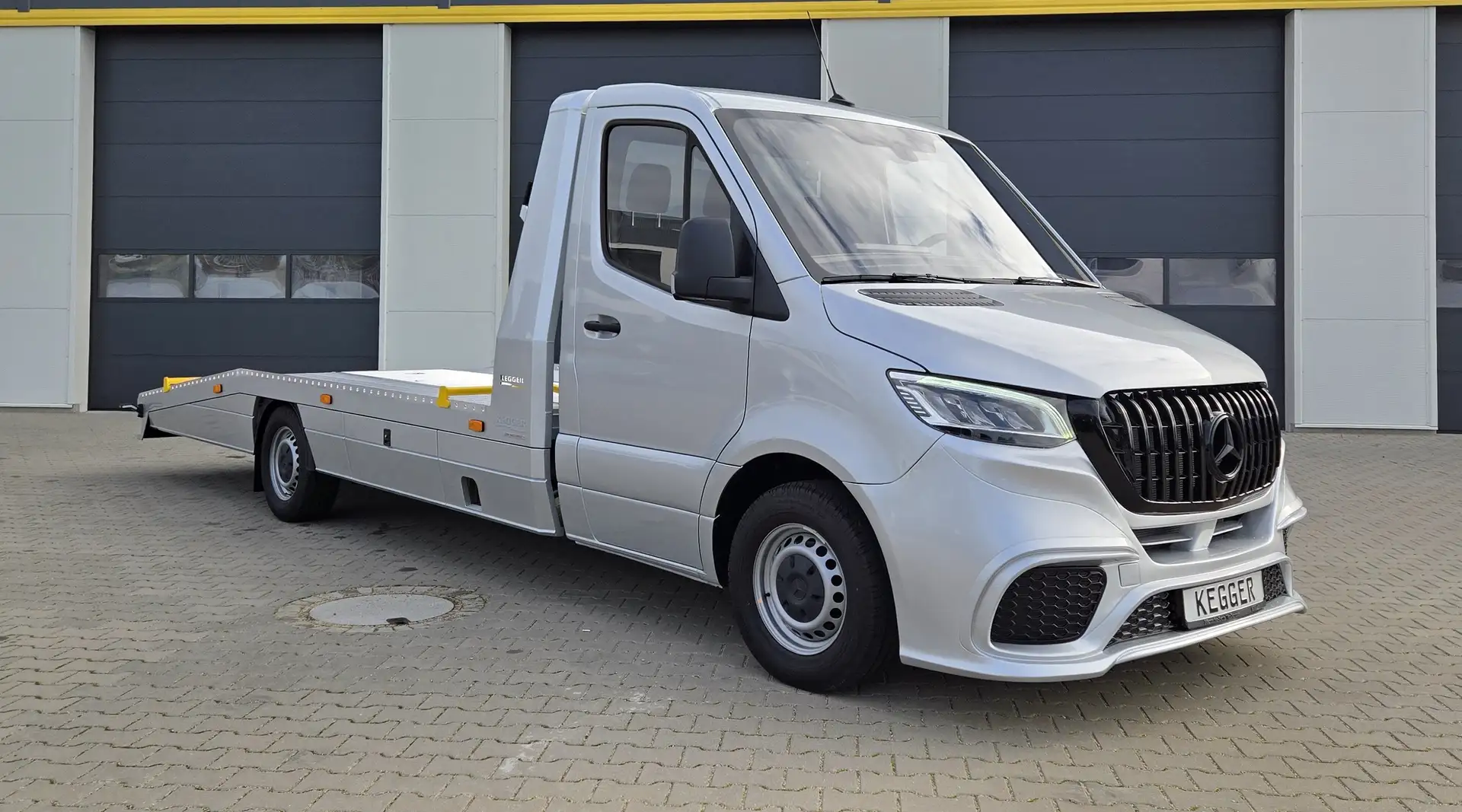 Mercedes-Benz Sprinter 315 CDI SOFORT MBUX/LED/AHK KEGGER Silber - 1