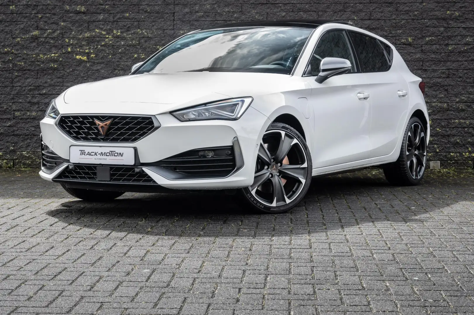 SEAT Leon e-Hybrid Cupra 1.4 VZ Adrenaline Panoramadak Weiß - 2