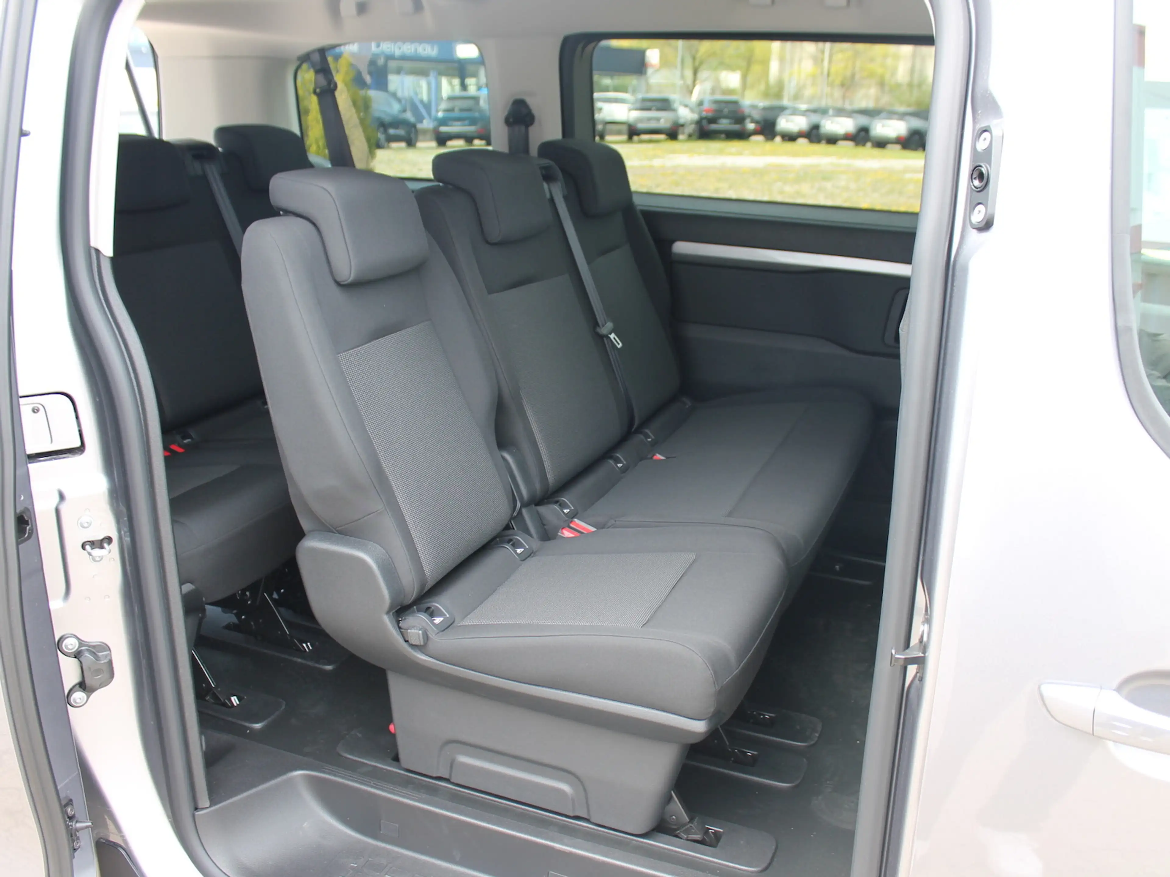 Peugeot Traveller Active L2 Diesel EAT8 8-Sitzer/ AHK — photo 8