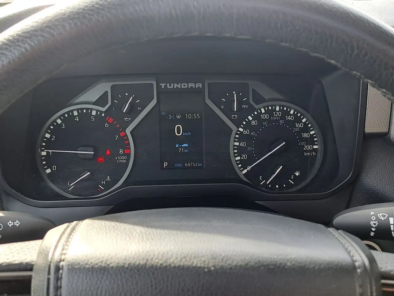 Toyota Tundra снимка Toyota Tundra