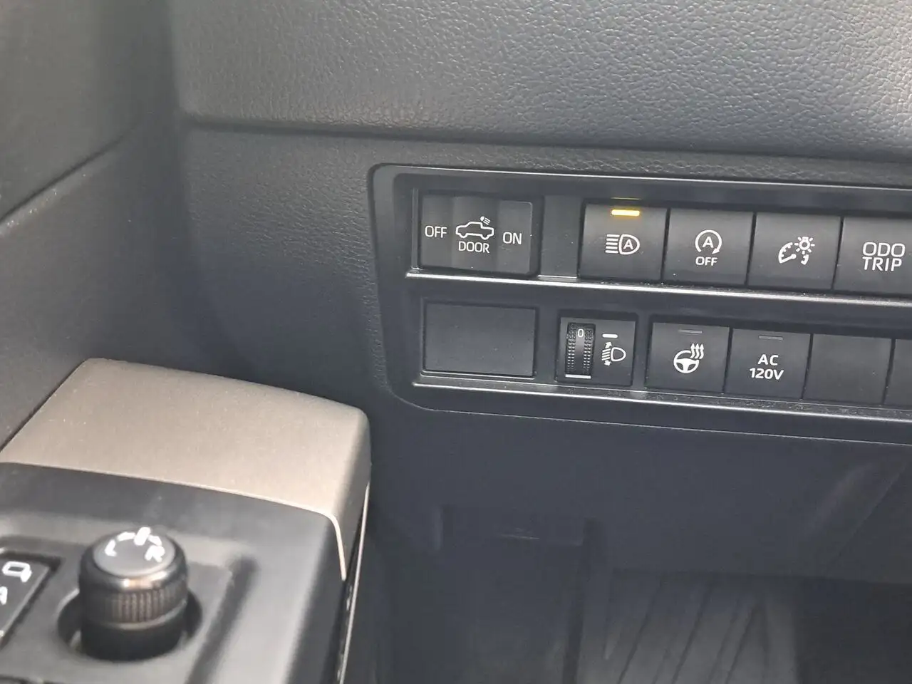 Toyota Tundra снимка Toyota Tundra