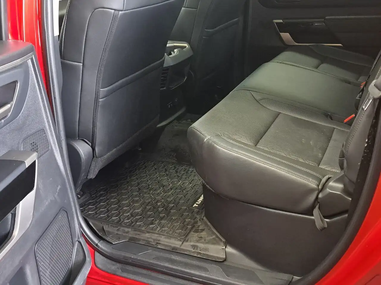 Toyota Tundra снимка Toyota Tundra
